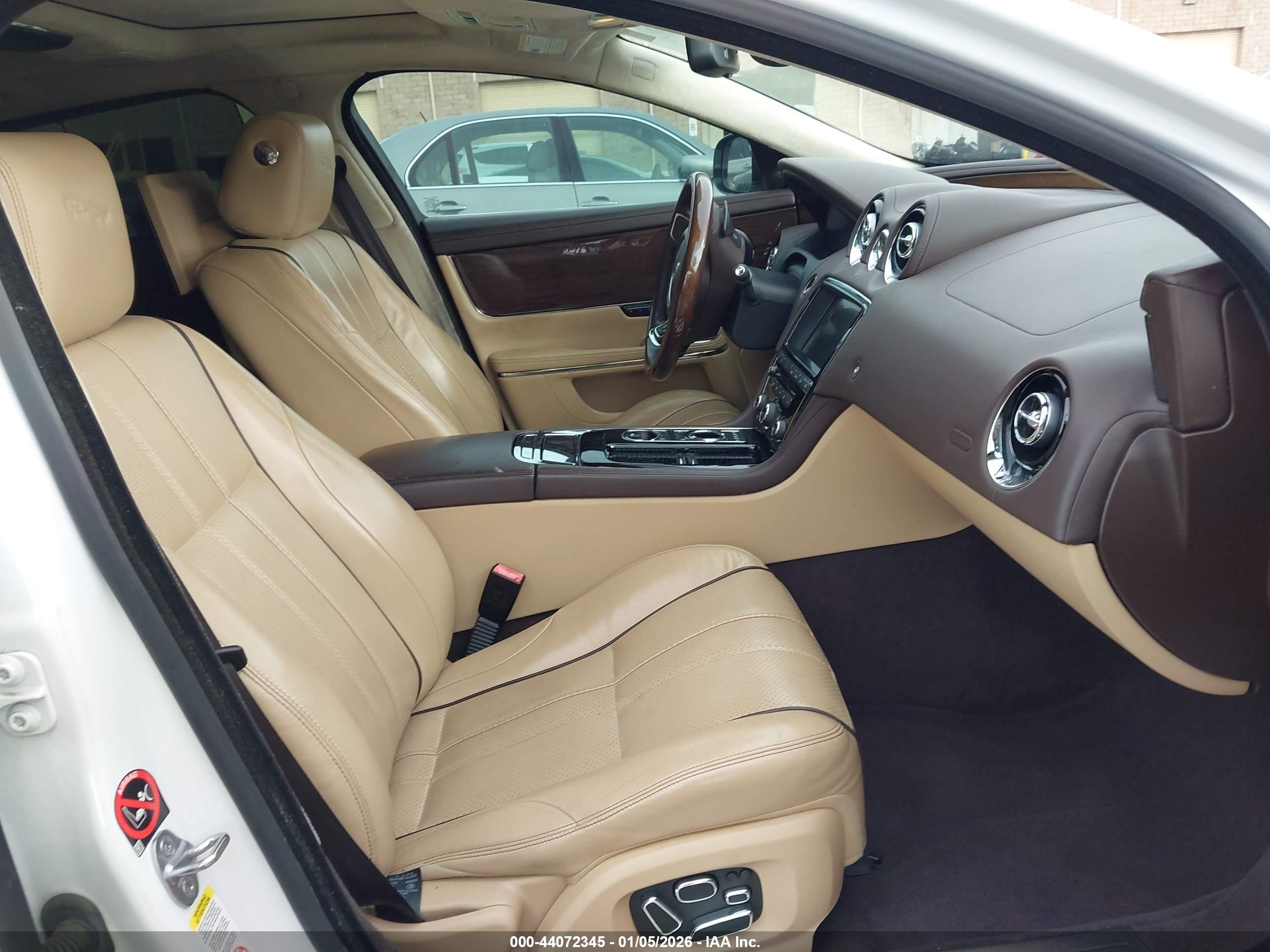 JAGUAR XJ image 5