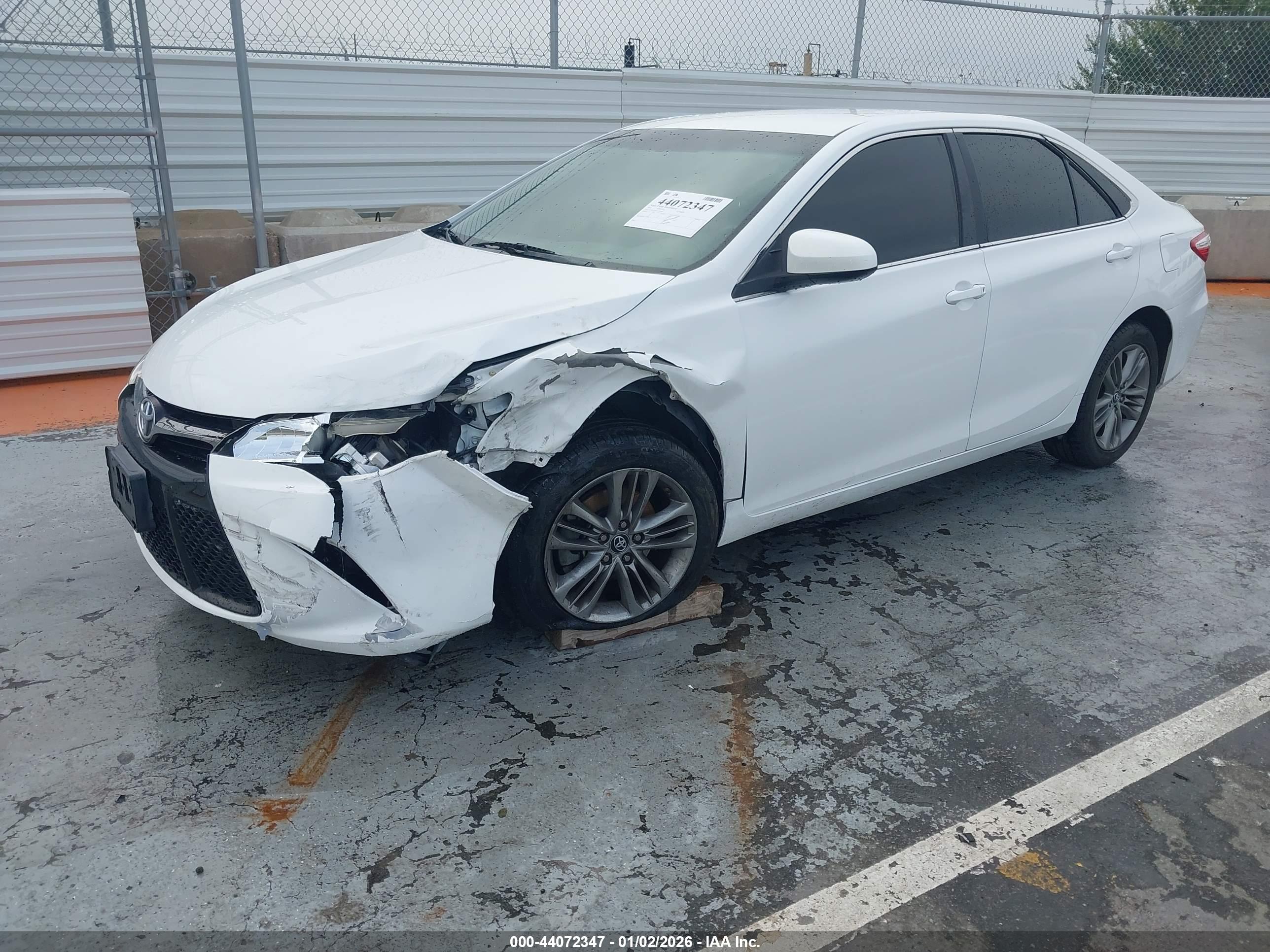 TOYOTA CAMRY image 2