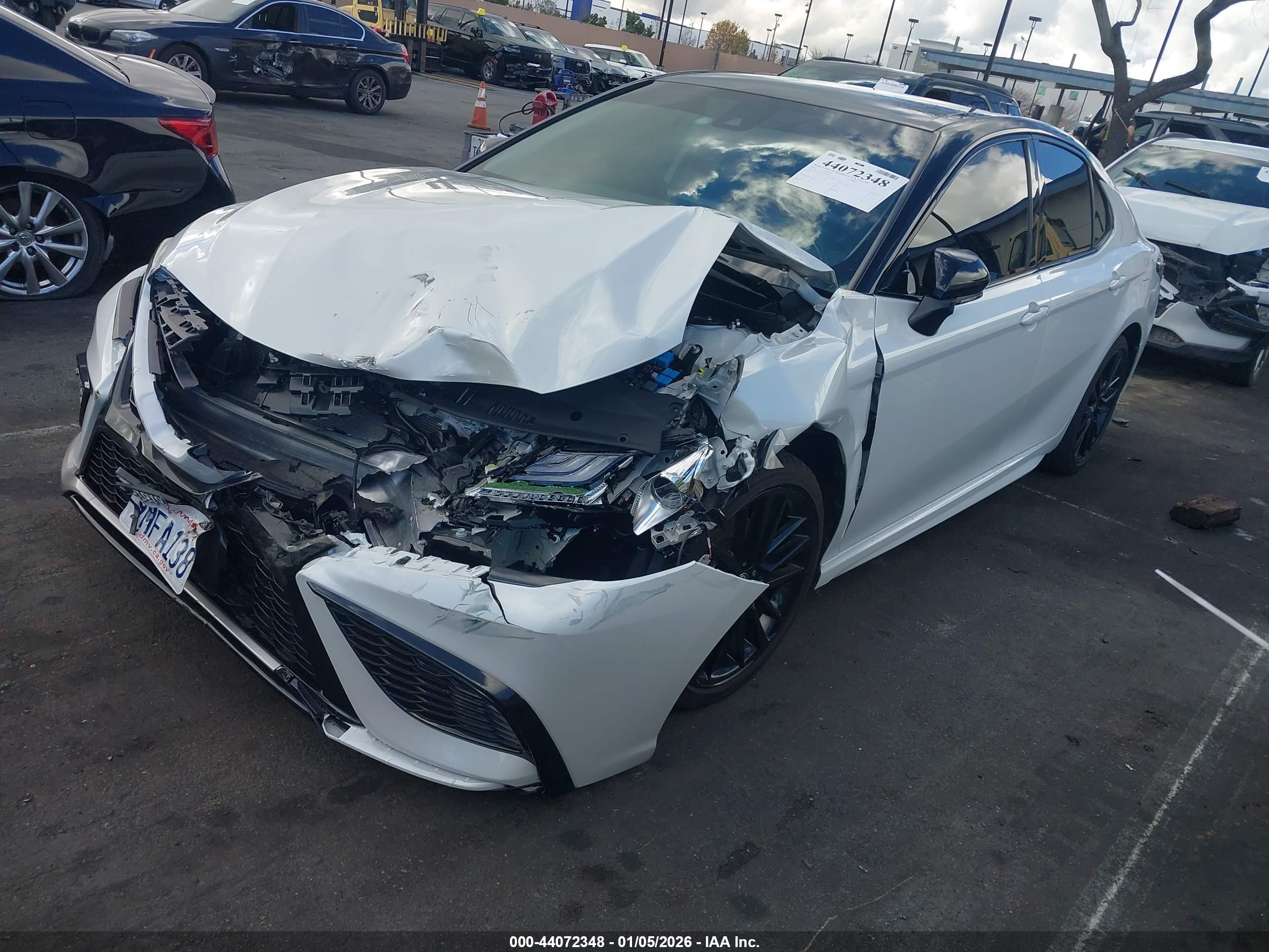 TOYOTA CAMRY image 2