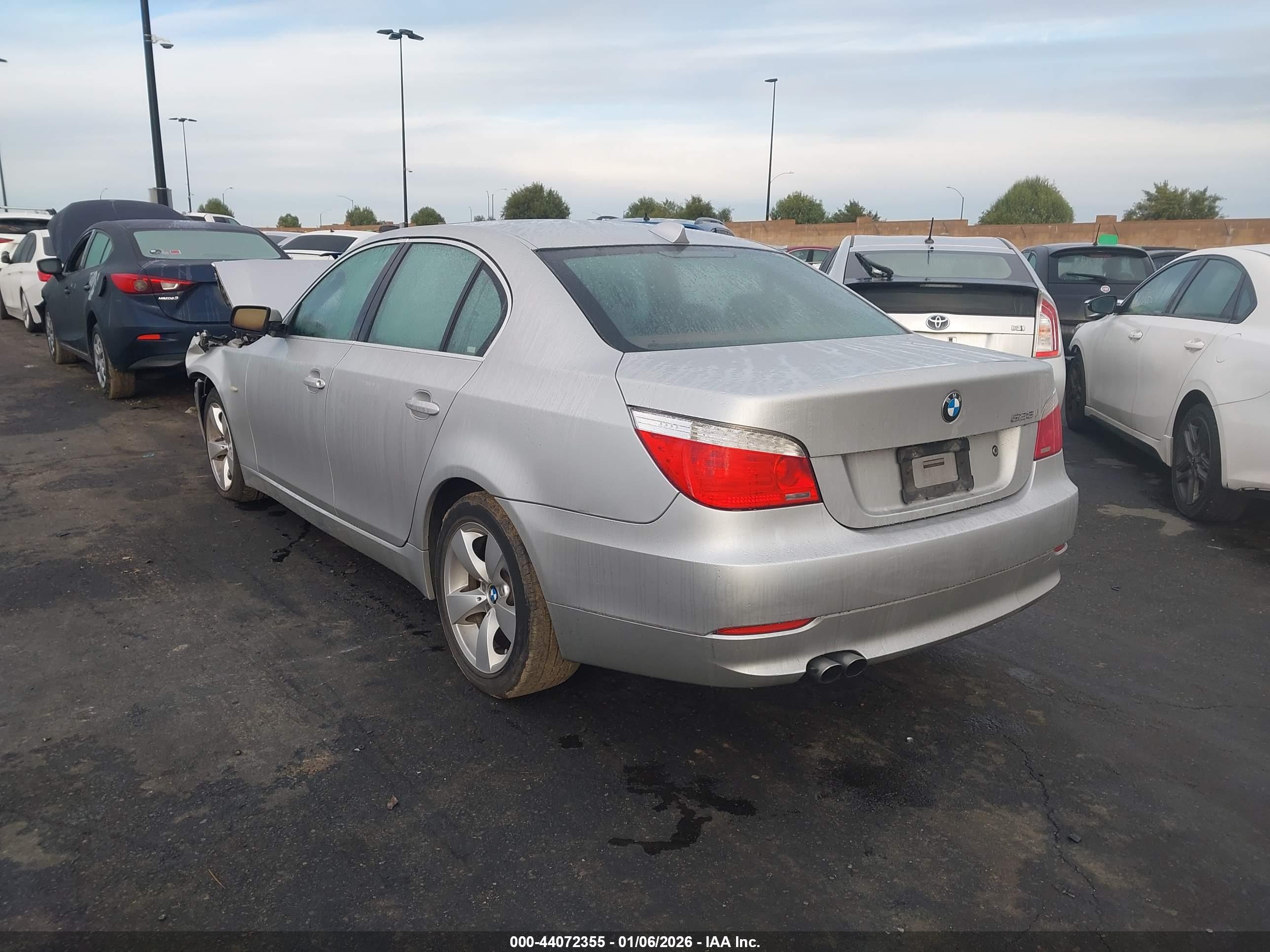 BMW 528I image 3