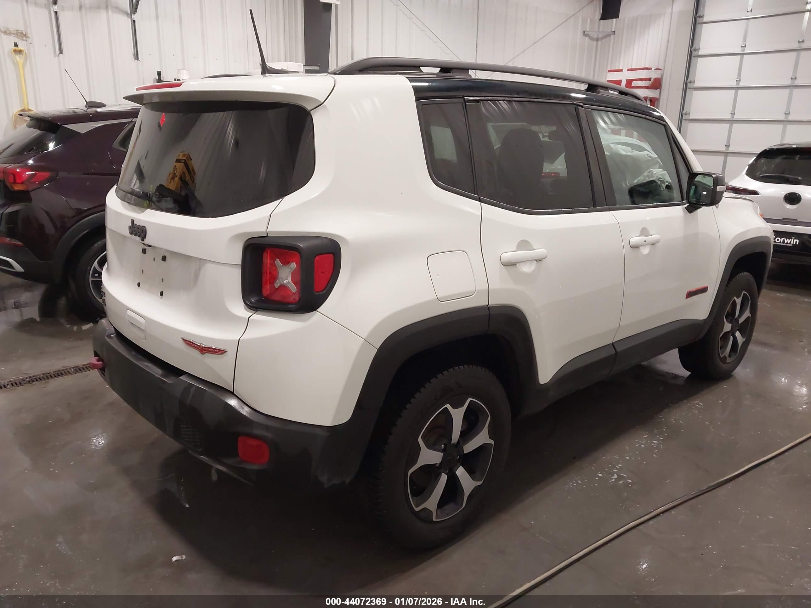JEEP RENEGADE image 4