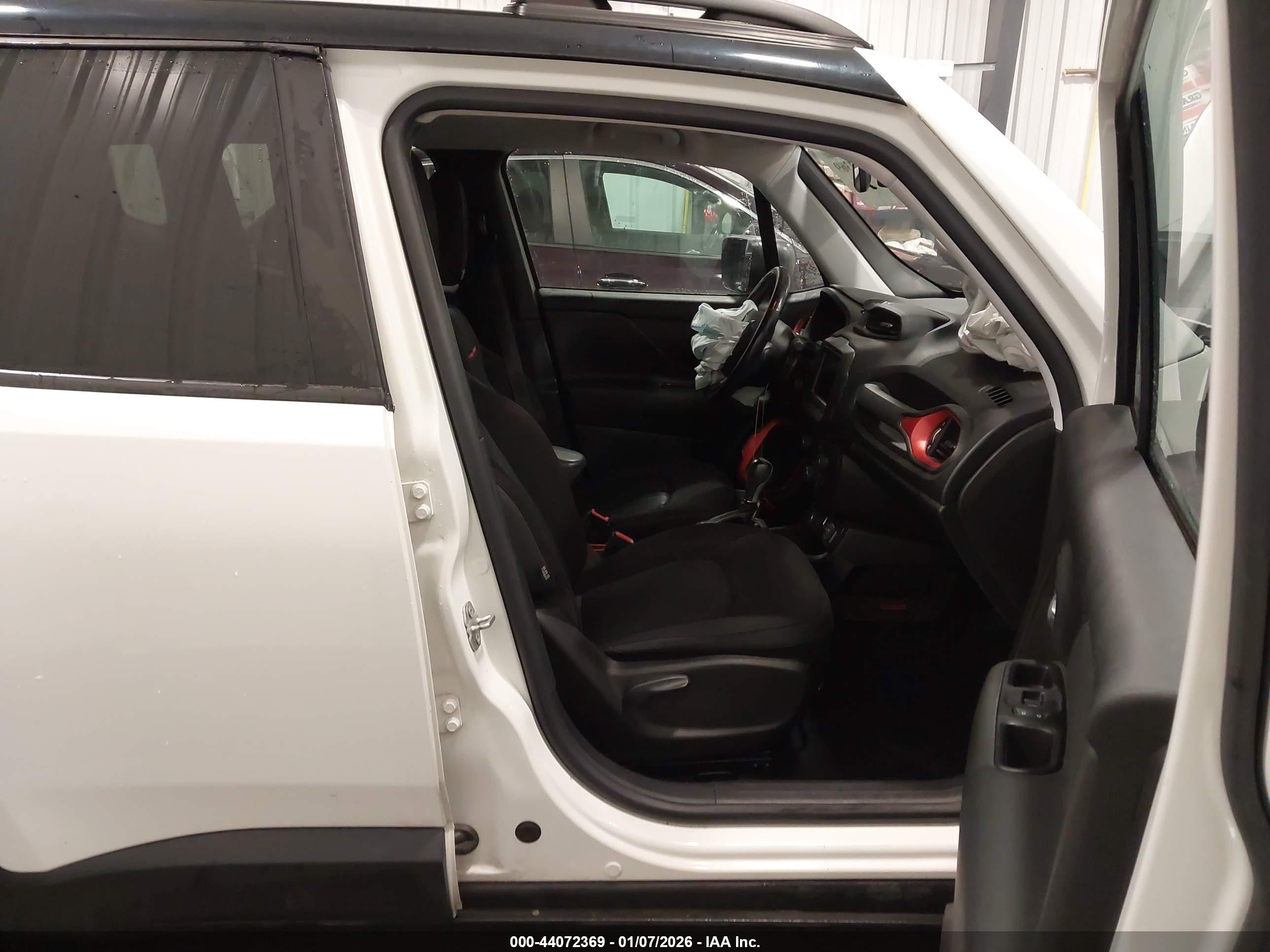 JEEP RENEGADE image 5