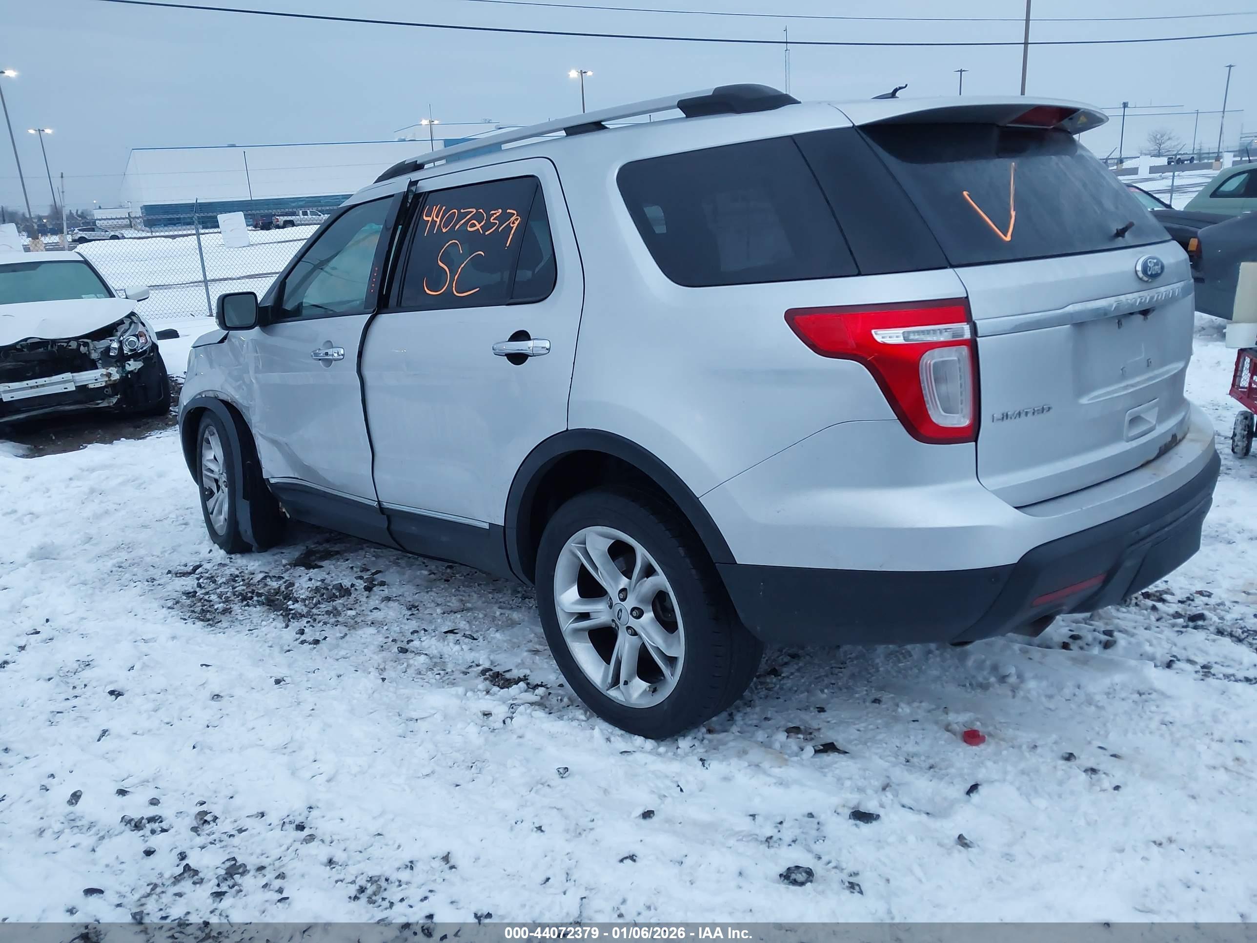 FORD EXPLORER image 3