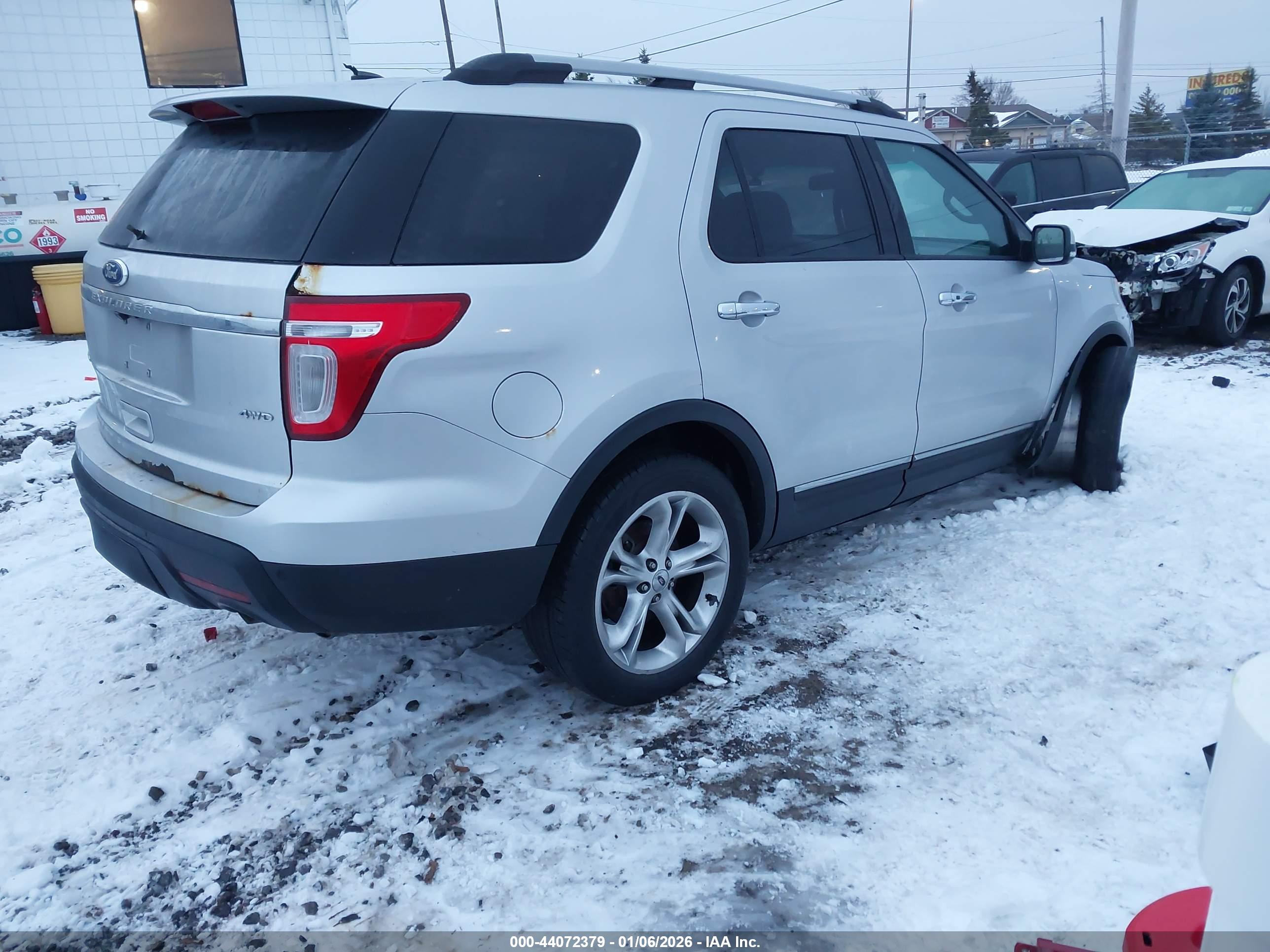 FORD EXPLORER image 4