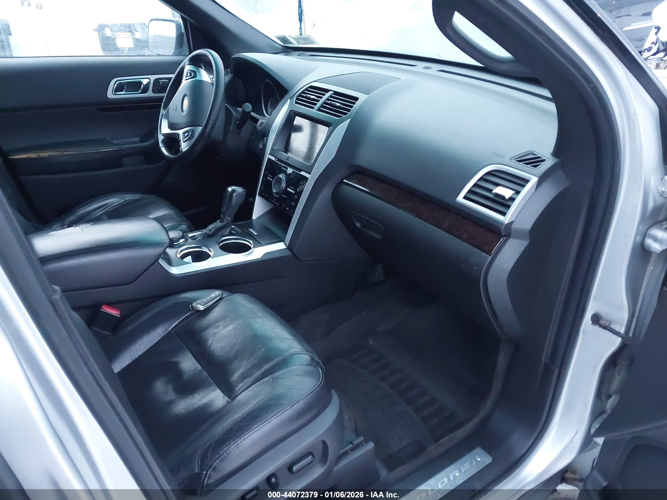 FORD EXPLORER image 5