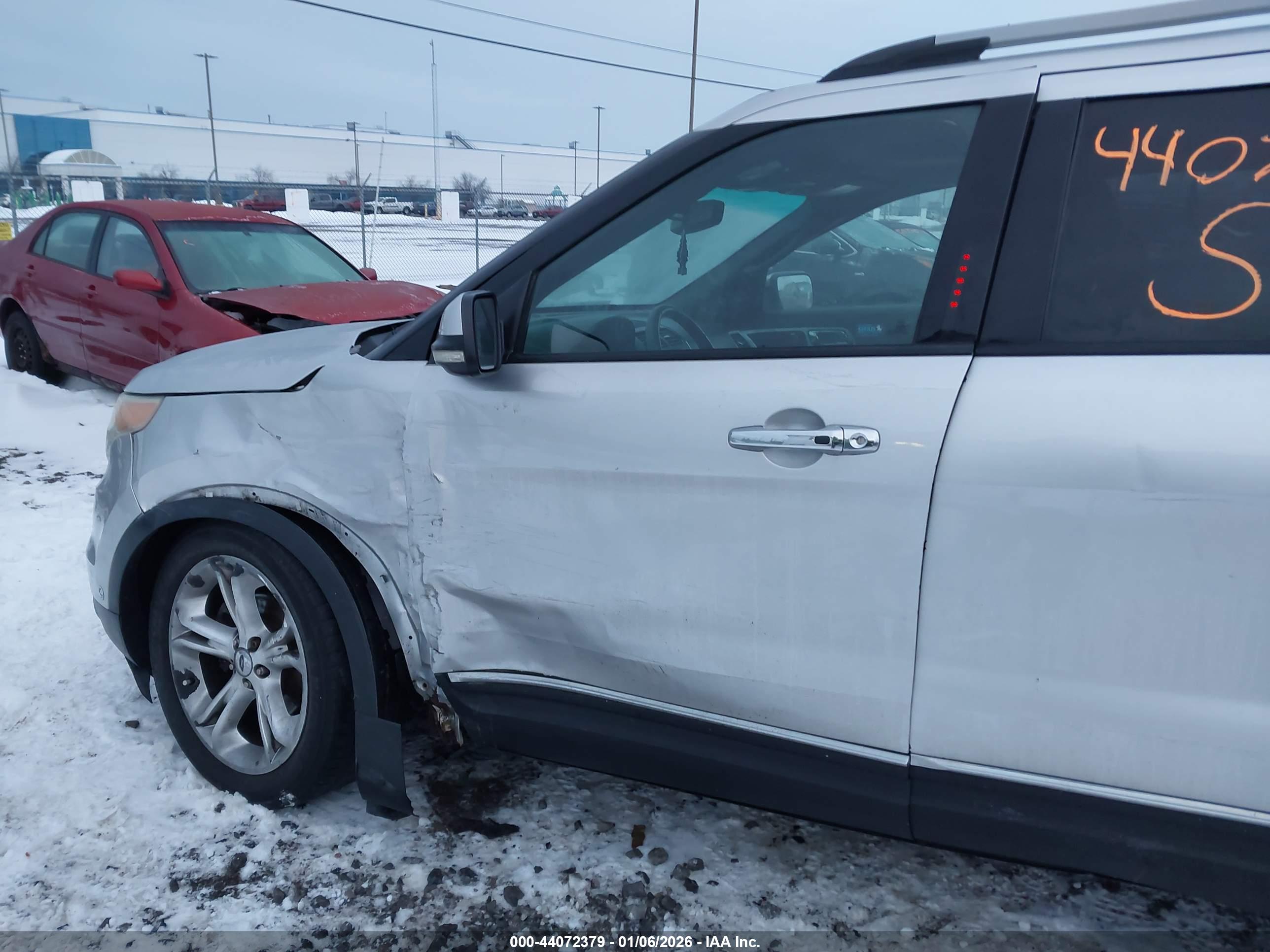 FORD EXPLORER image 6