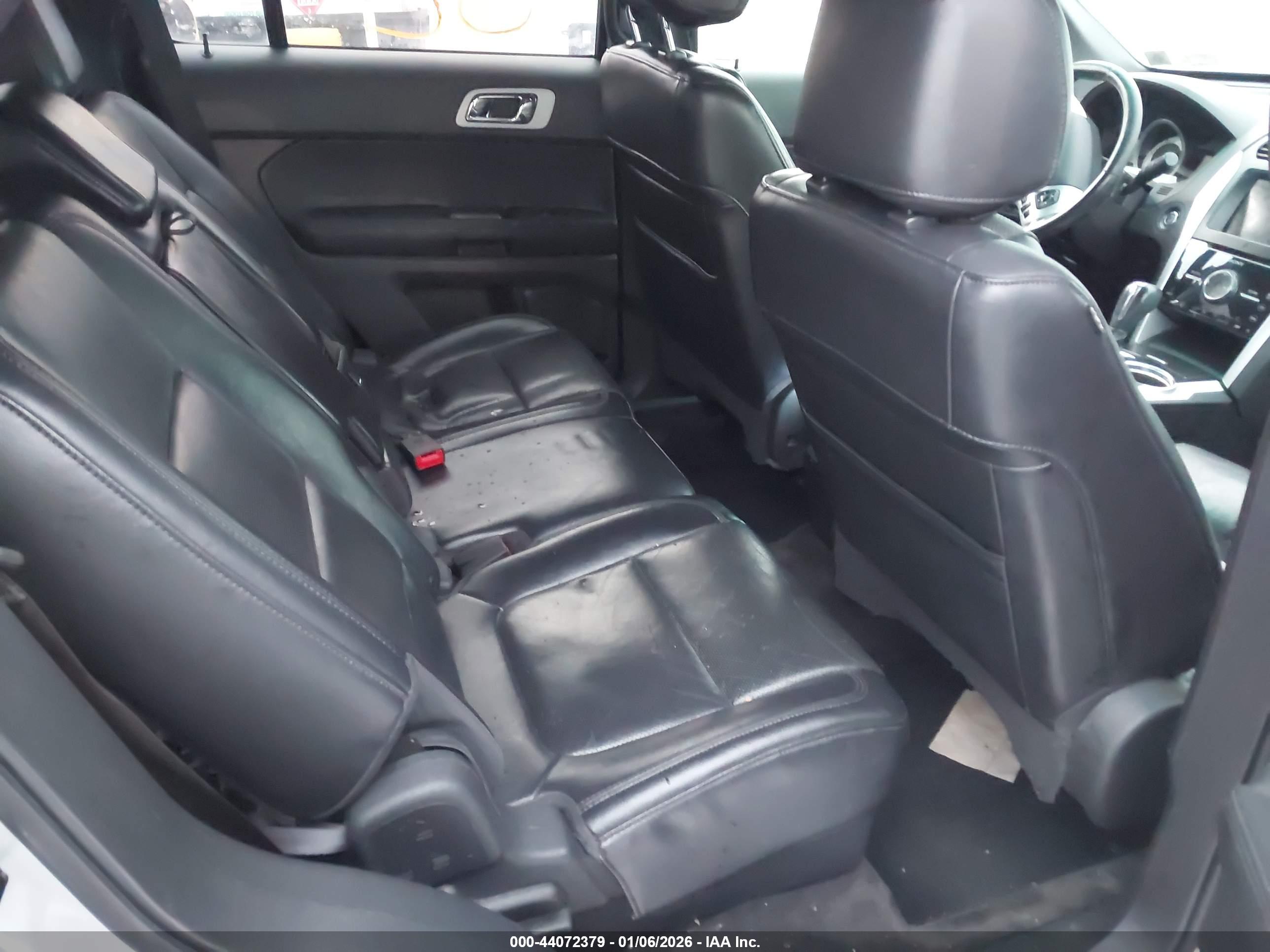 FORD EXPLORER image 8