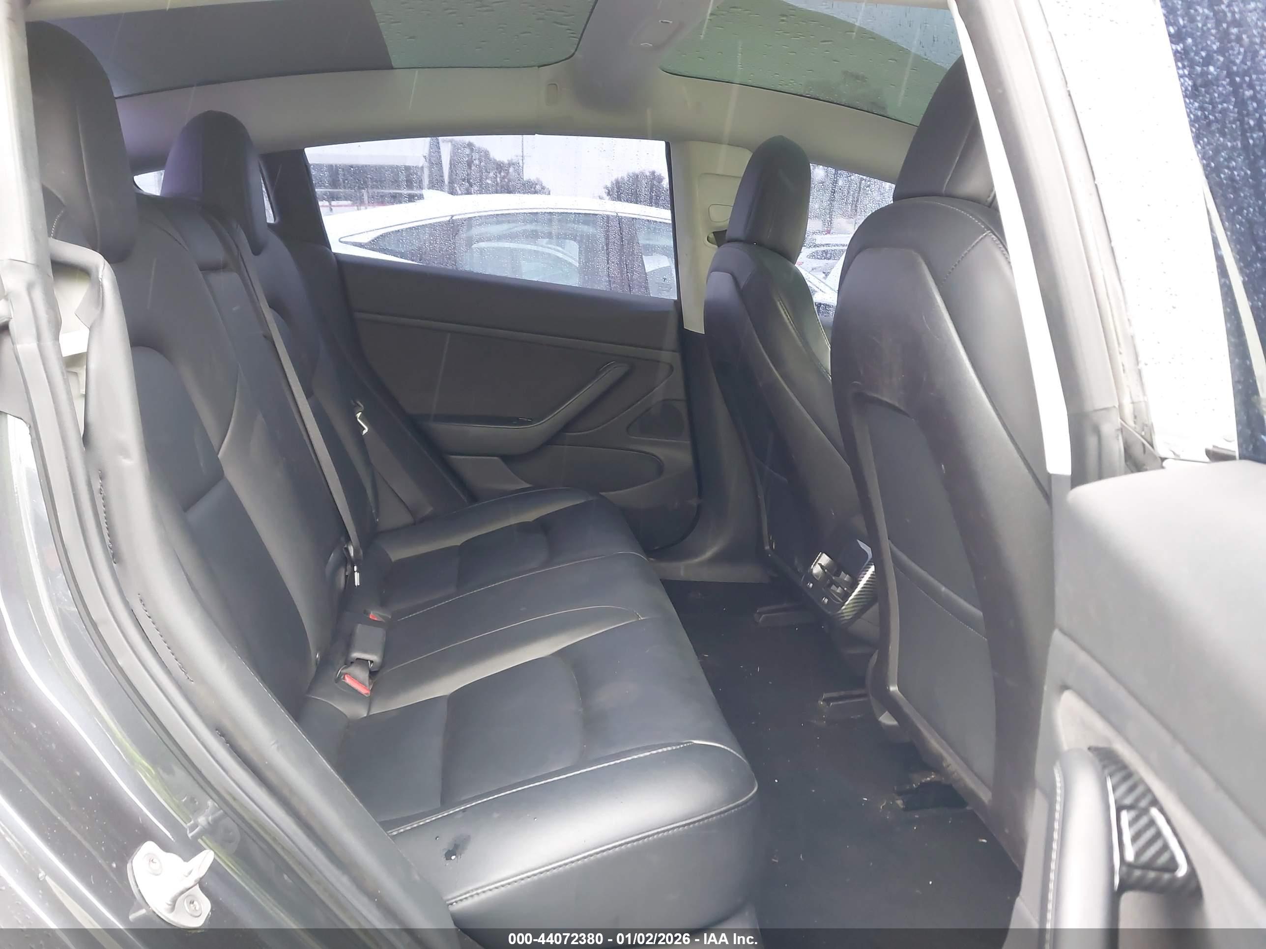 TESLA MODEL image 8