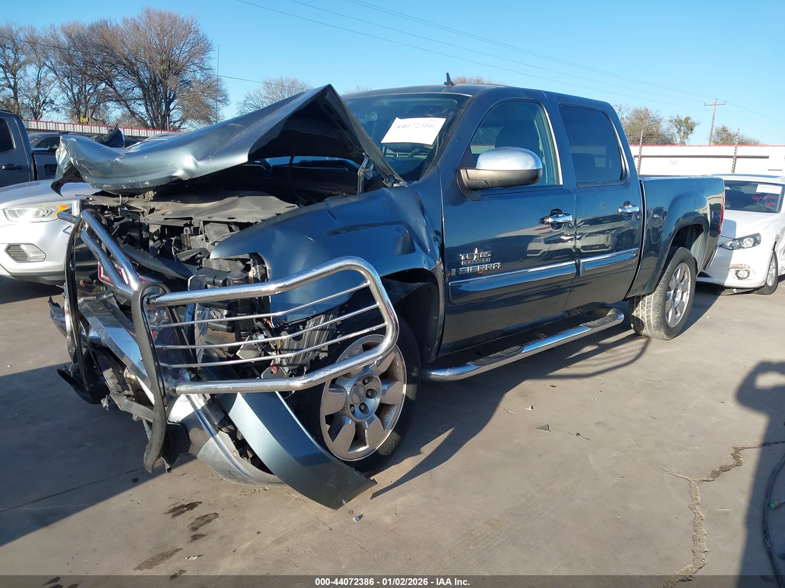 GMC SIERRA image 2