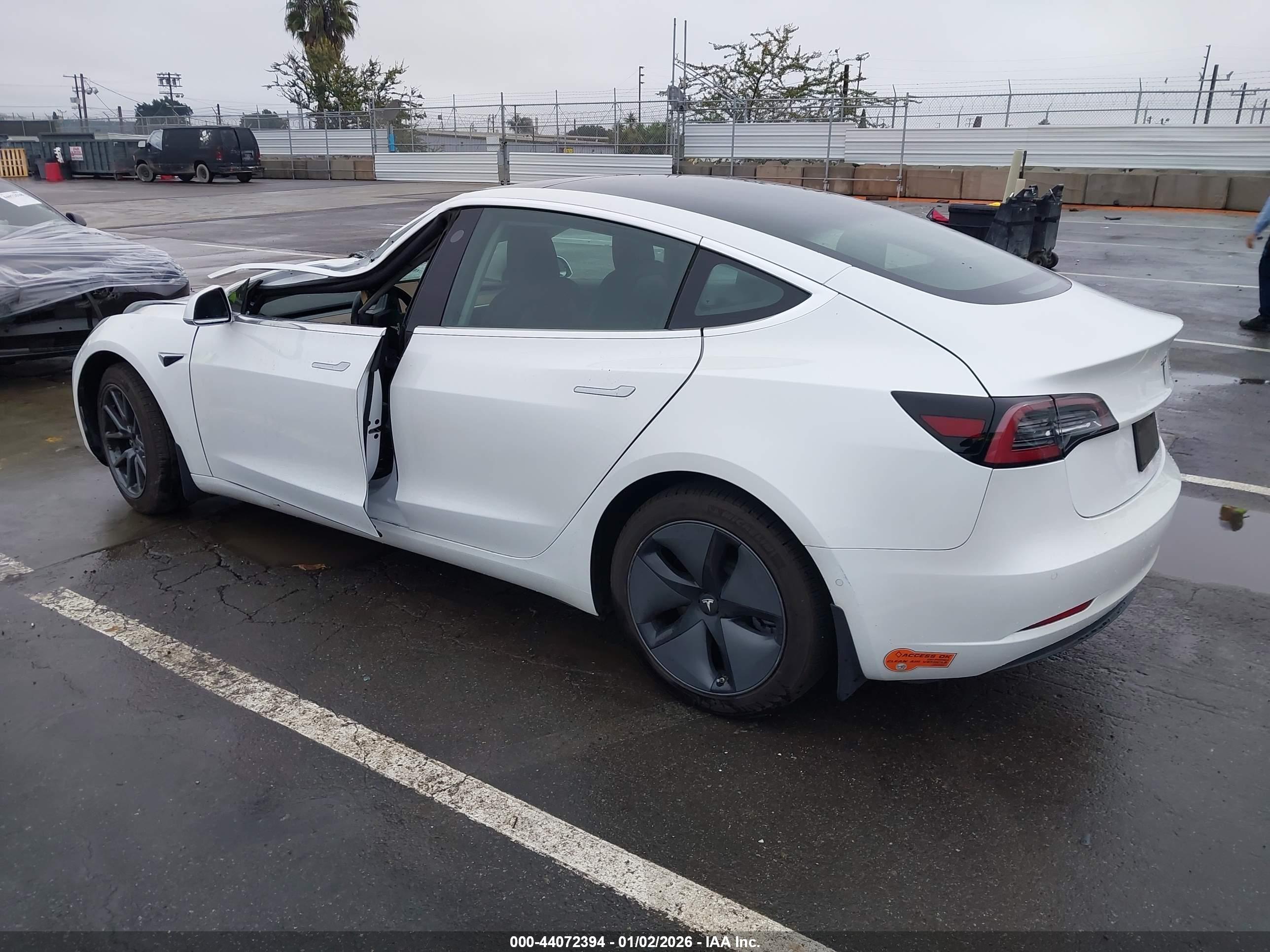 TESLA MODEL image 3