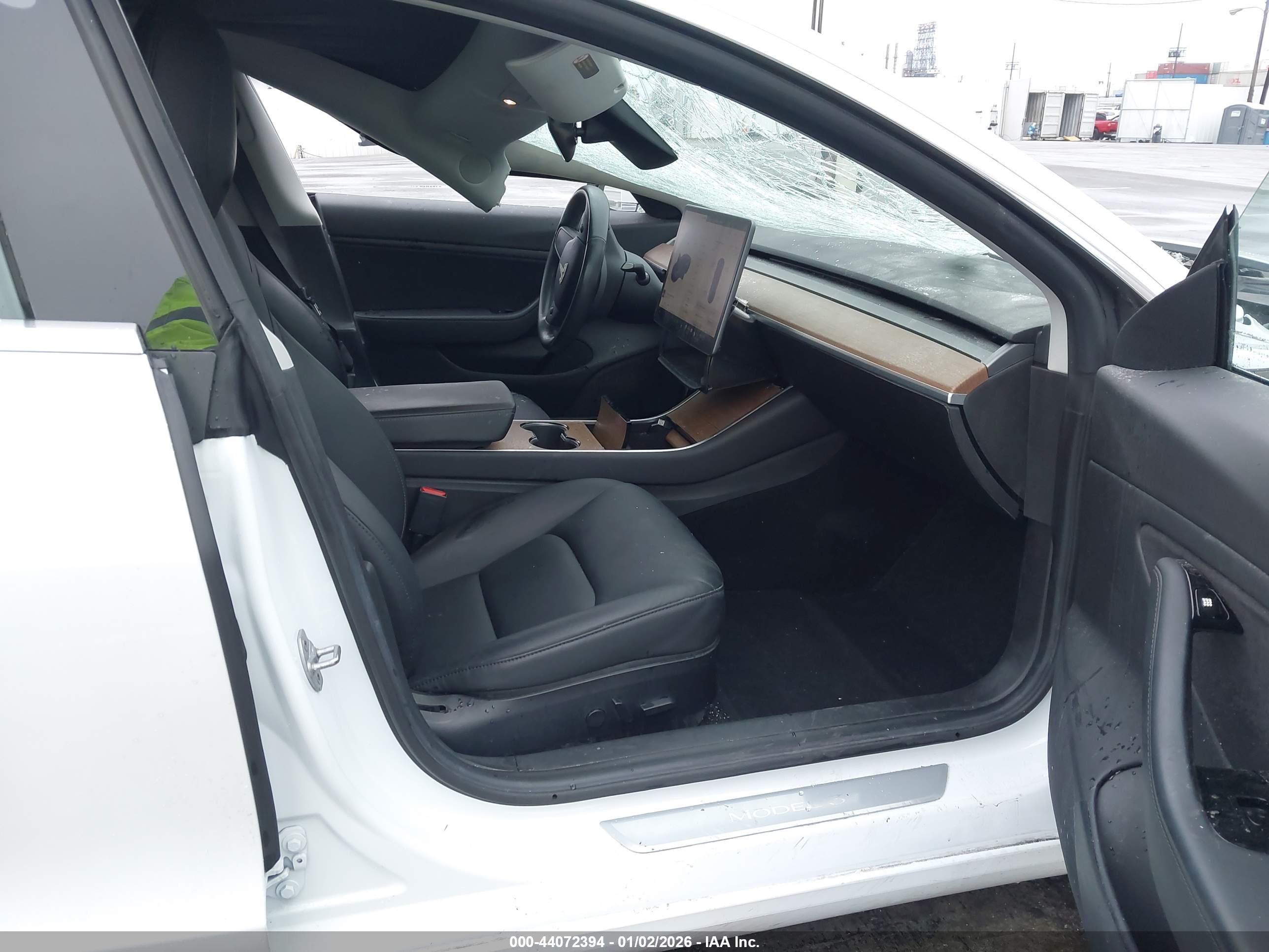 TESLA MODEL image 5