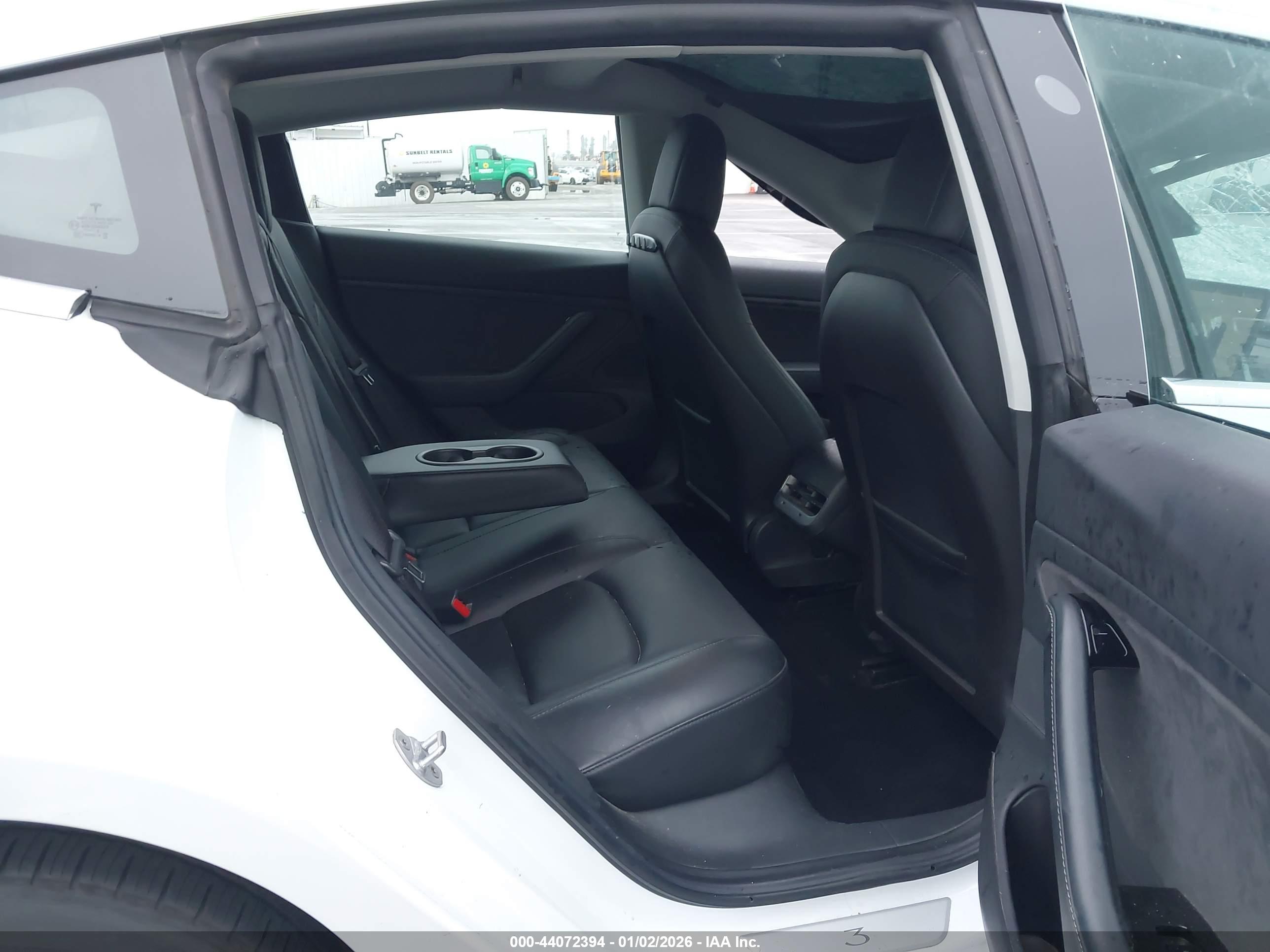 TESLA MODEL image 8