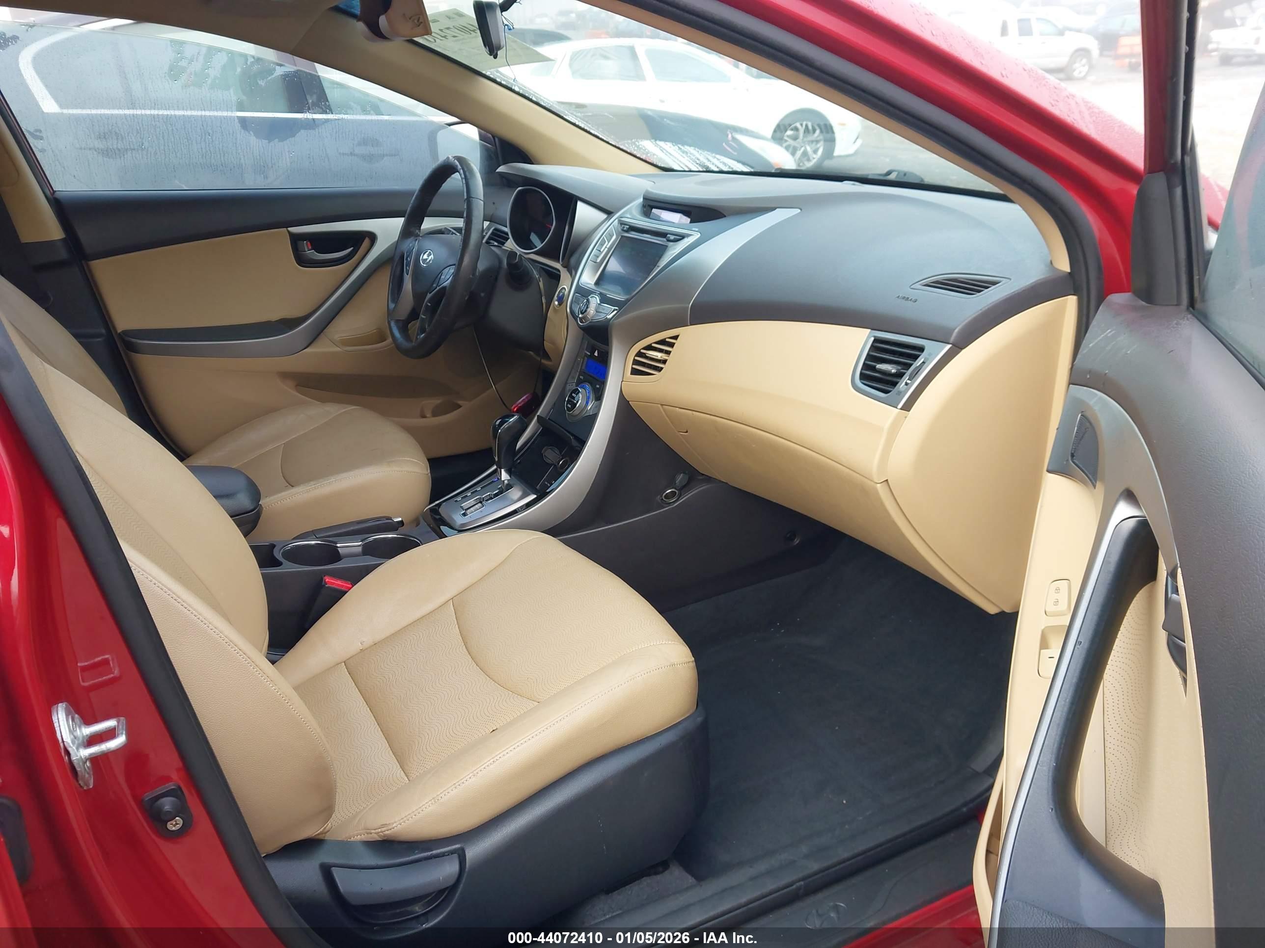 HYUNDAI ELANTRA image 5