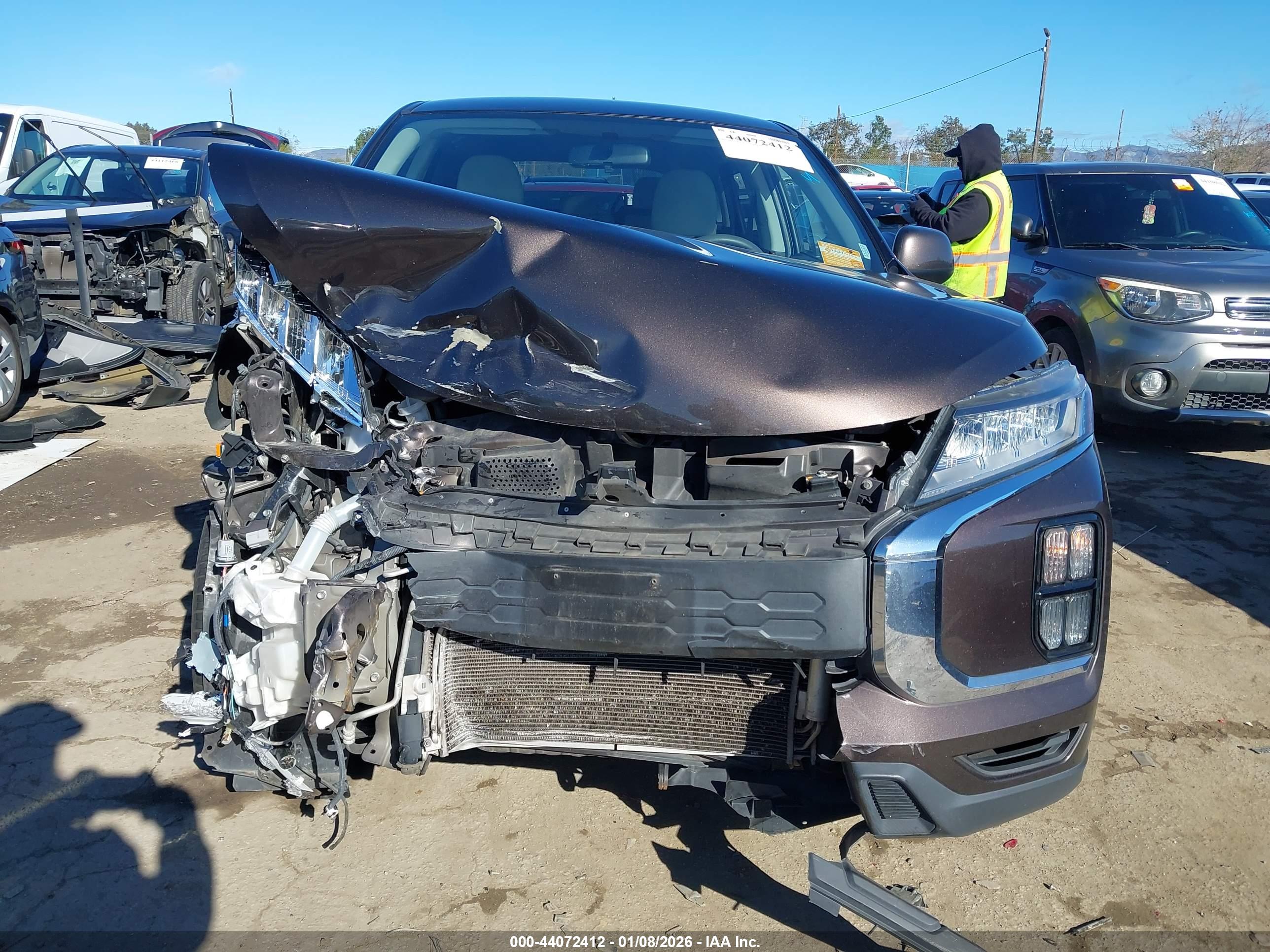 MITSUBISHI OUTLANDER image 6