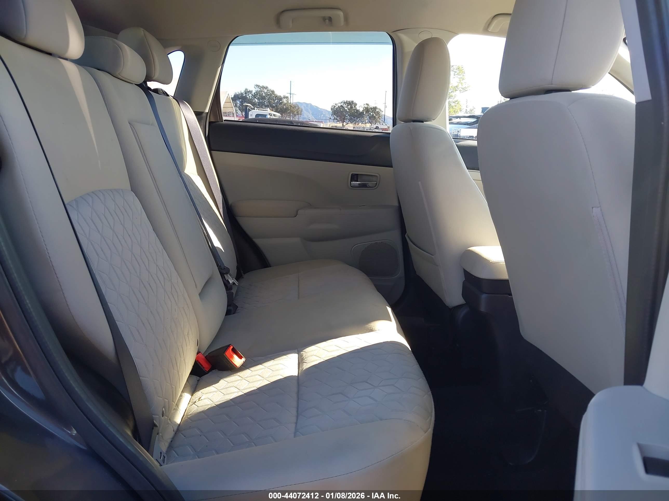 MITSUBISHI OUTLANDER image 8