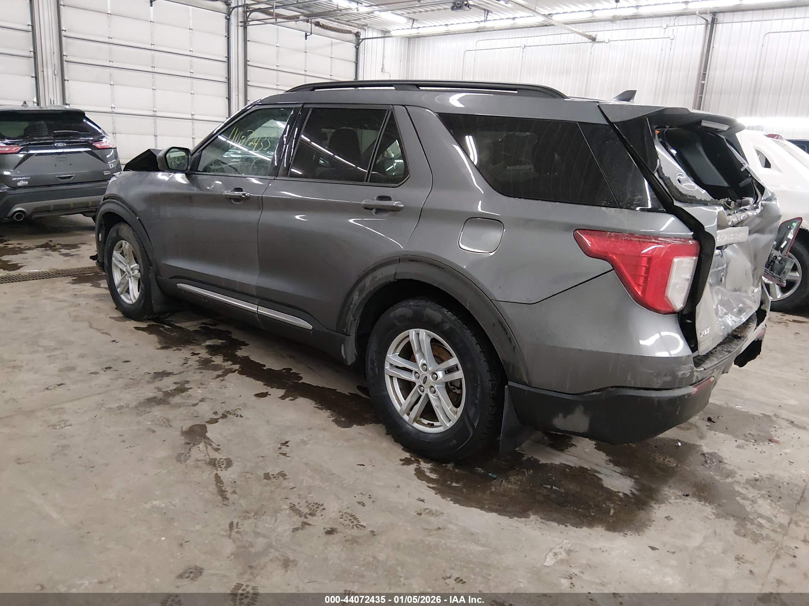 FORD EXPLORER image 3