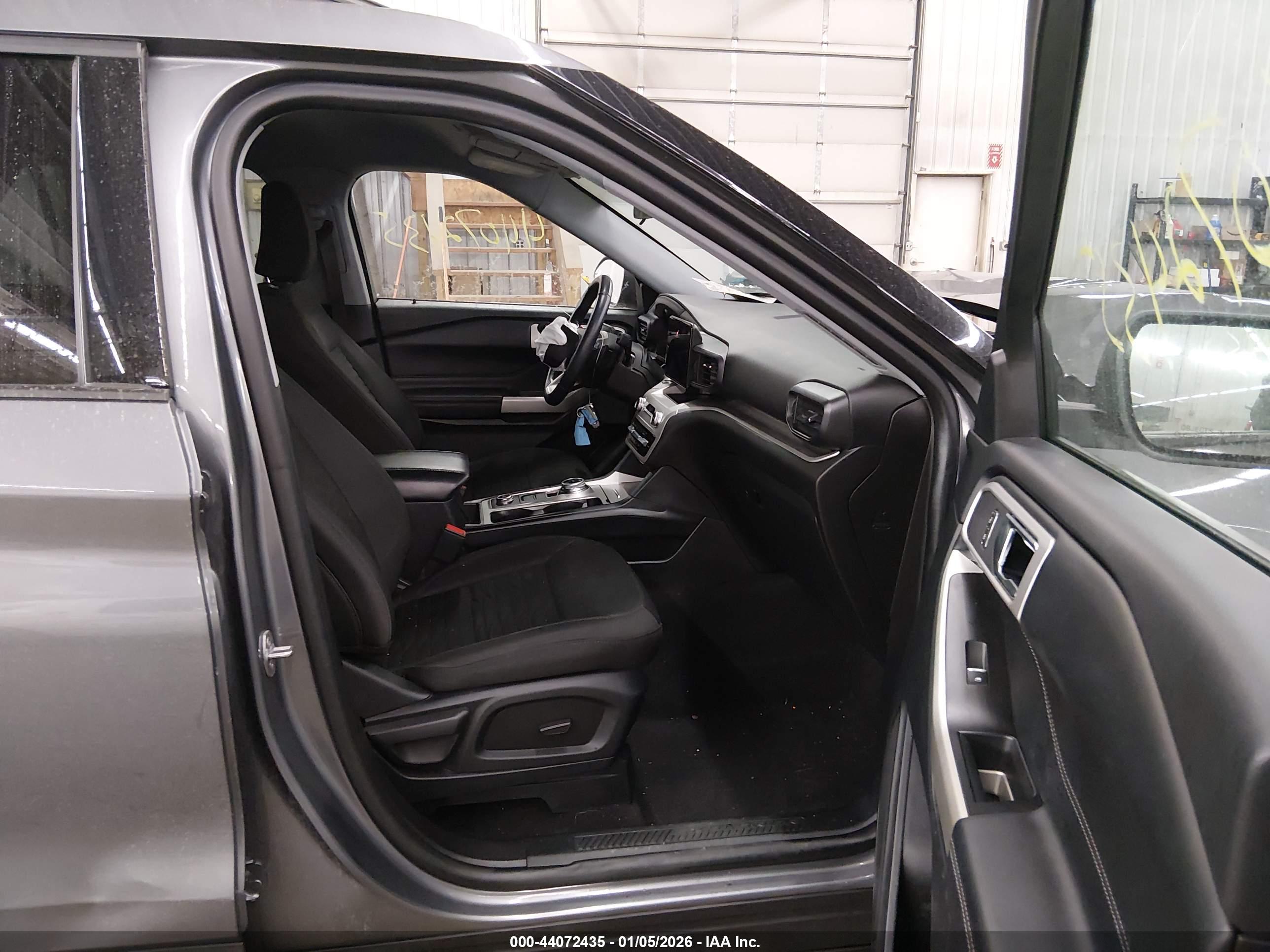 FORD EXPLORER image 5