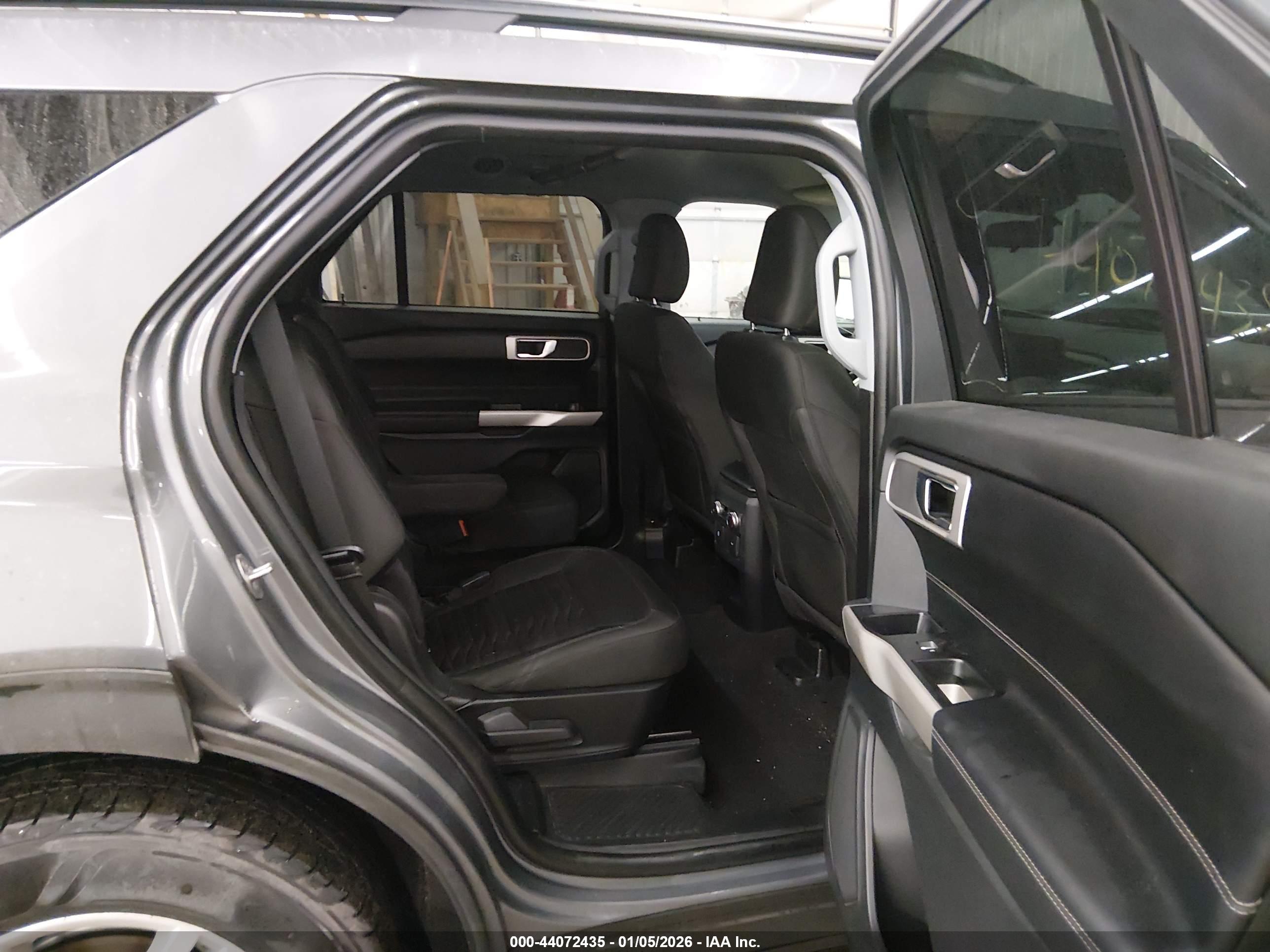 FORD EXPLORER image 8