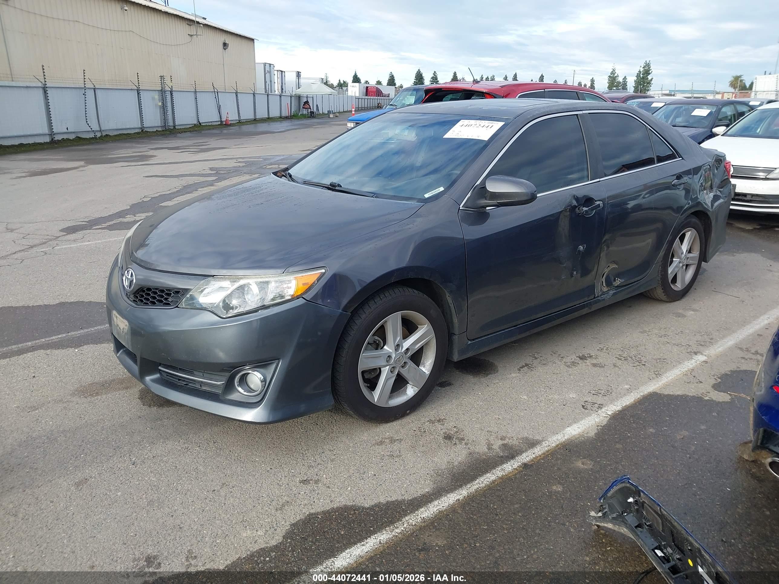 TOYOTA CAMRY image 2