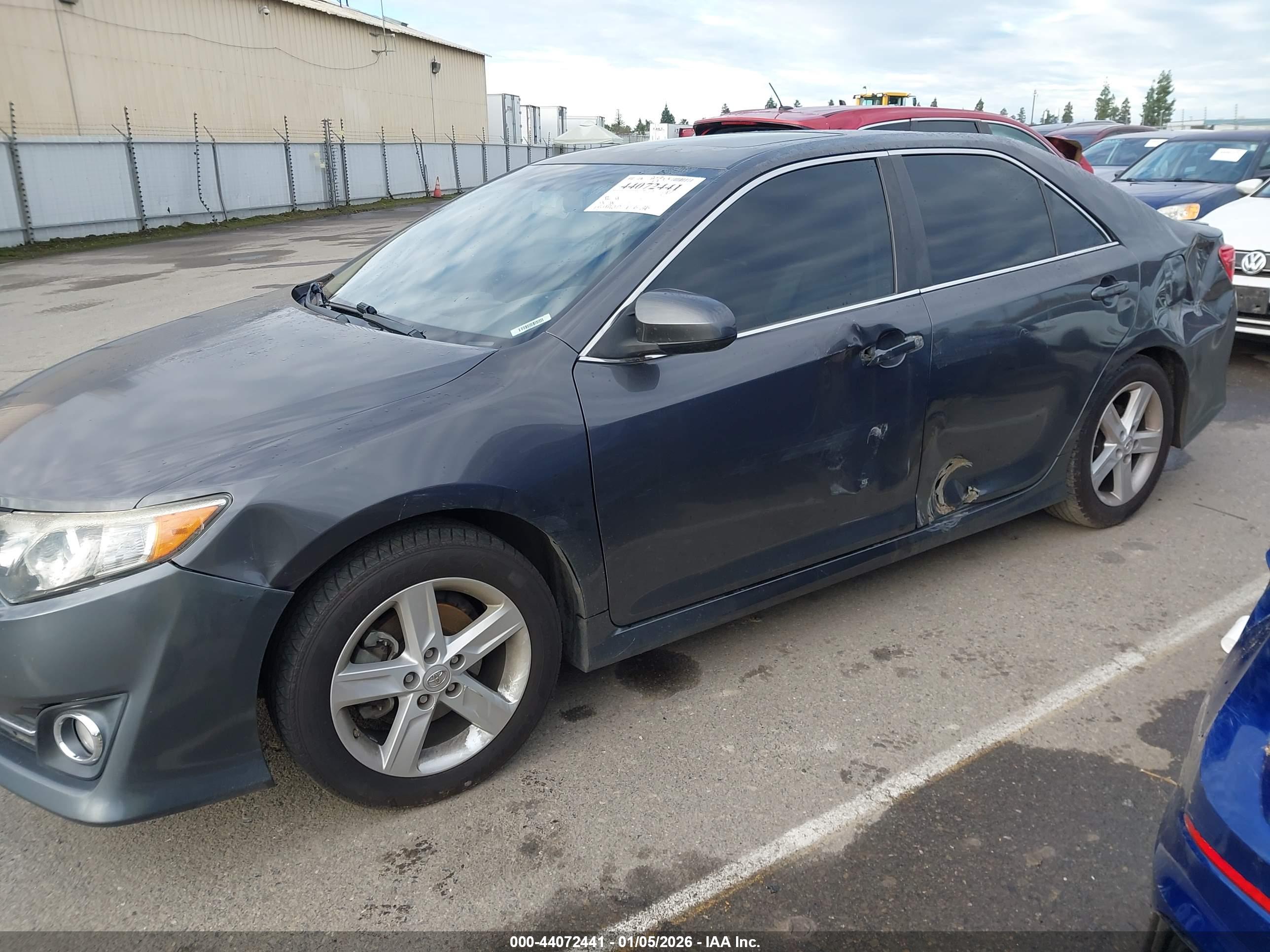 TOYOTA CAMRY image 6