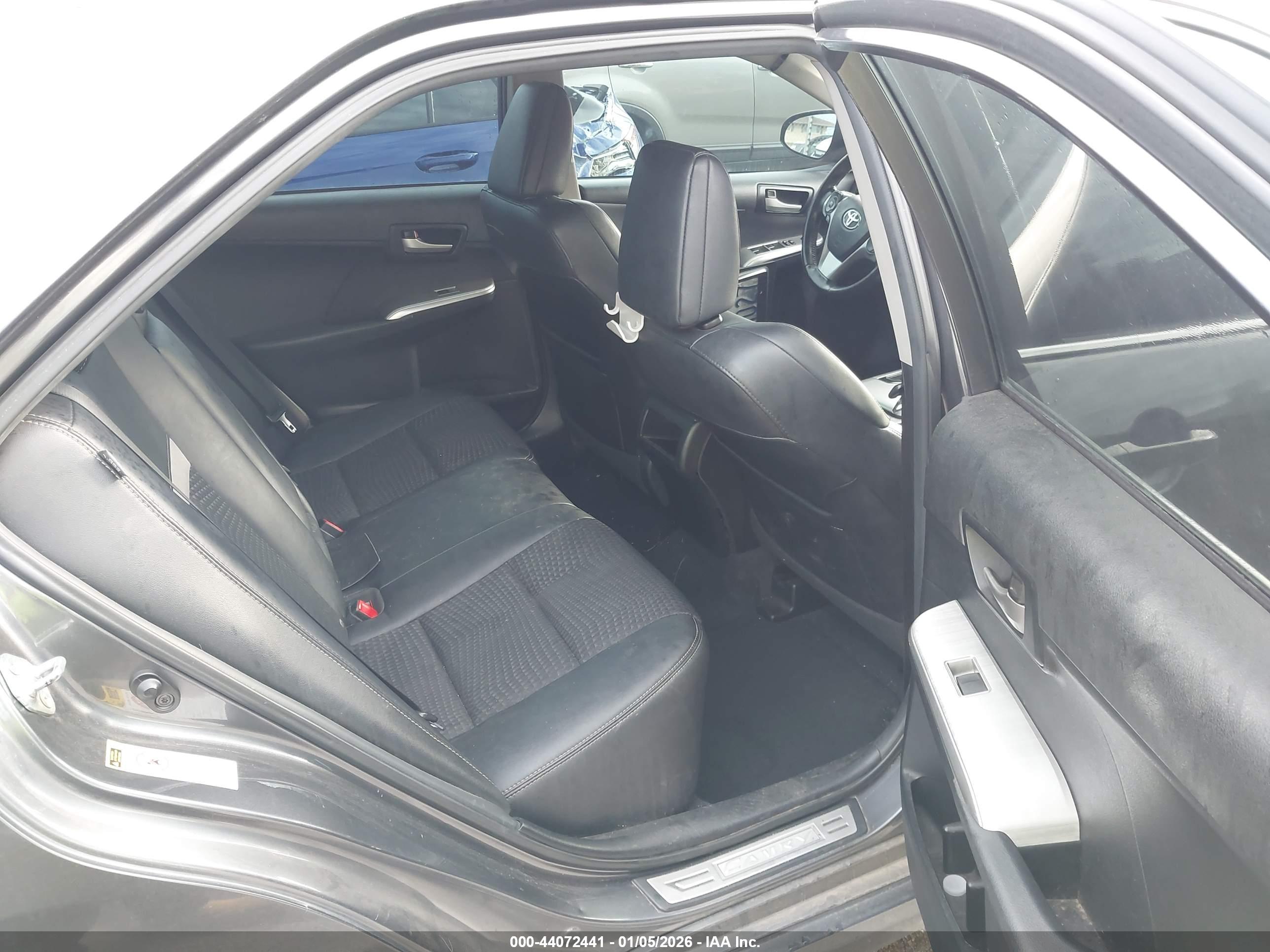 TOYOTA CAMRY image 8