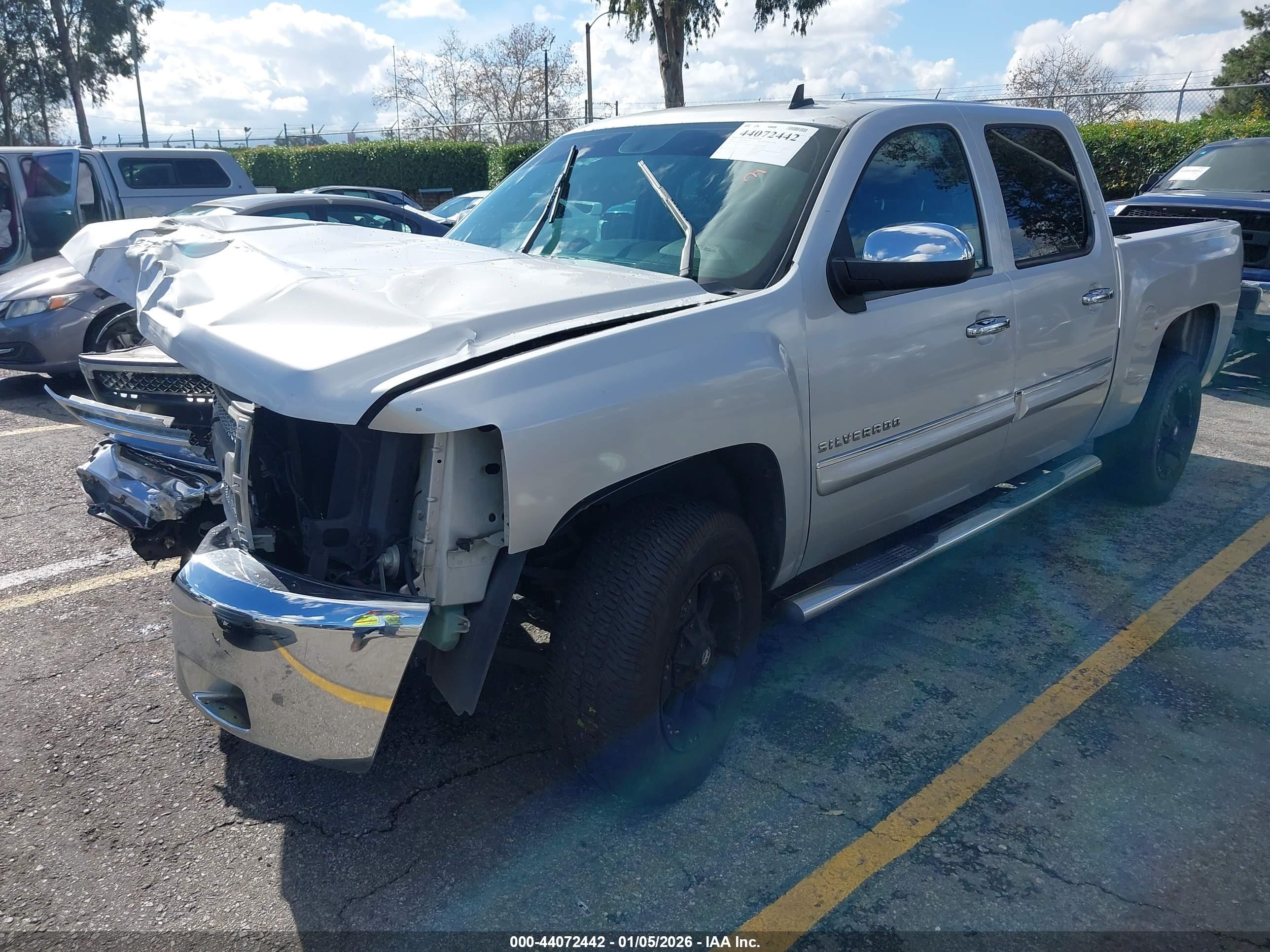 CHEVROLET SILVERADO image 2