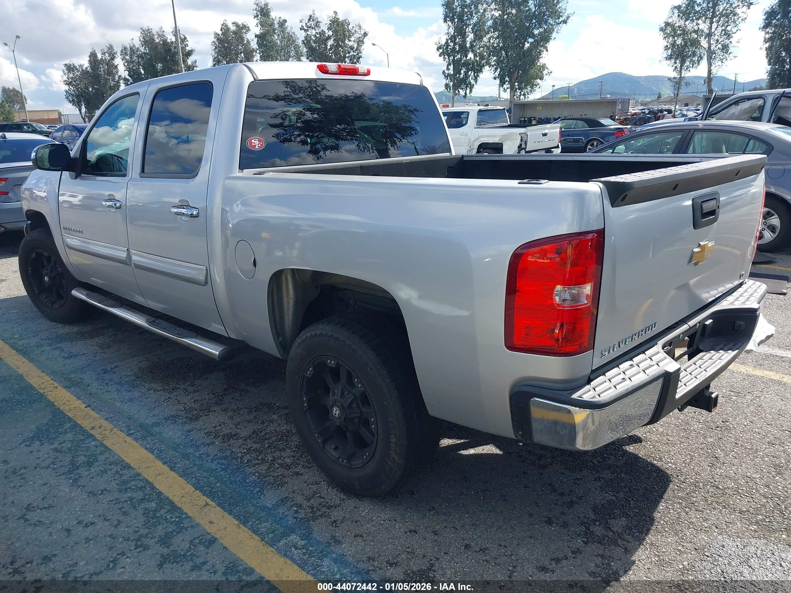 CHEVROLET SILVERADO image 3