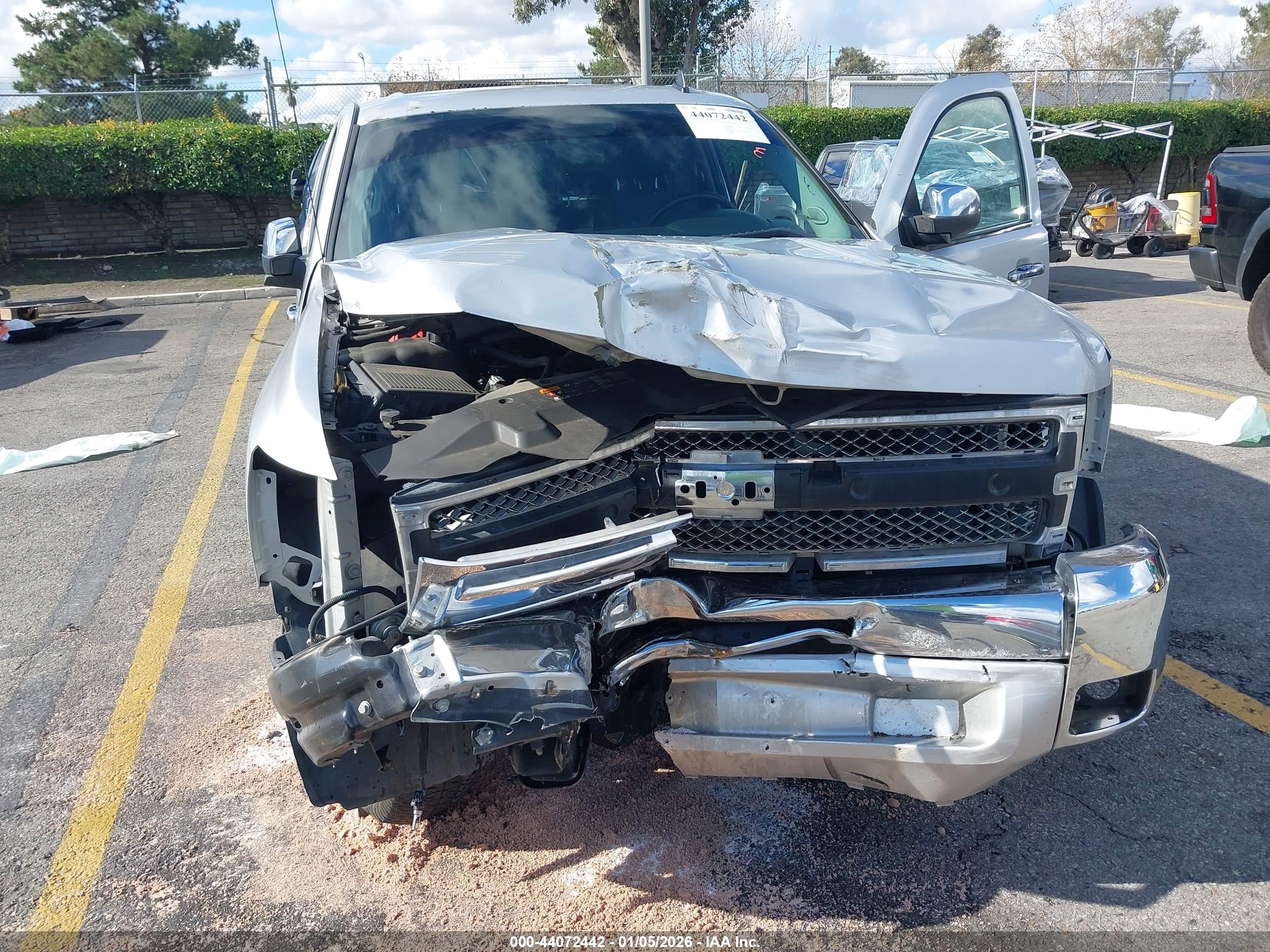 CHEVROLET SILVERADO image 6