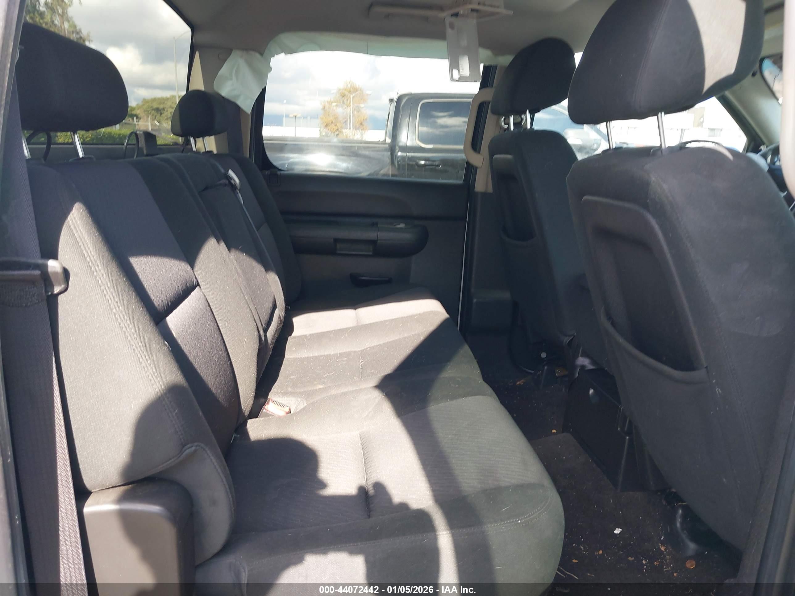 CHEVROLET SILVERADO image 8