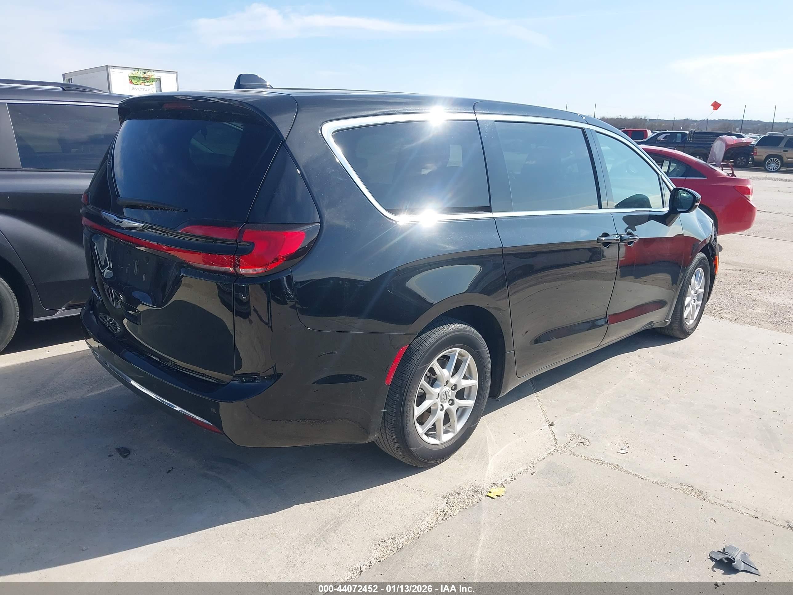 CHRYSLER PACIFICA image 4