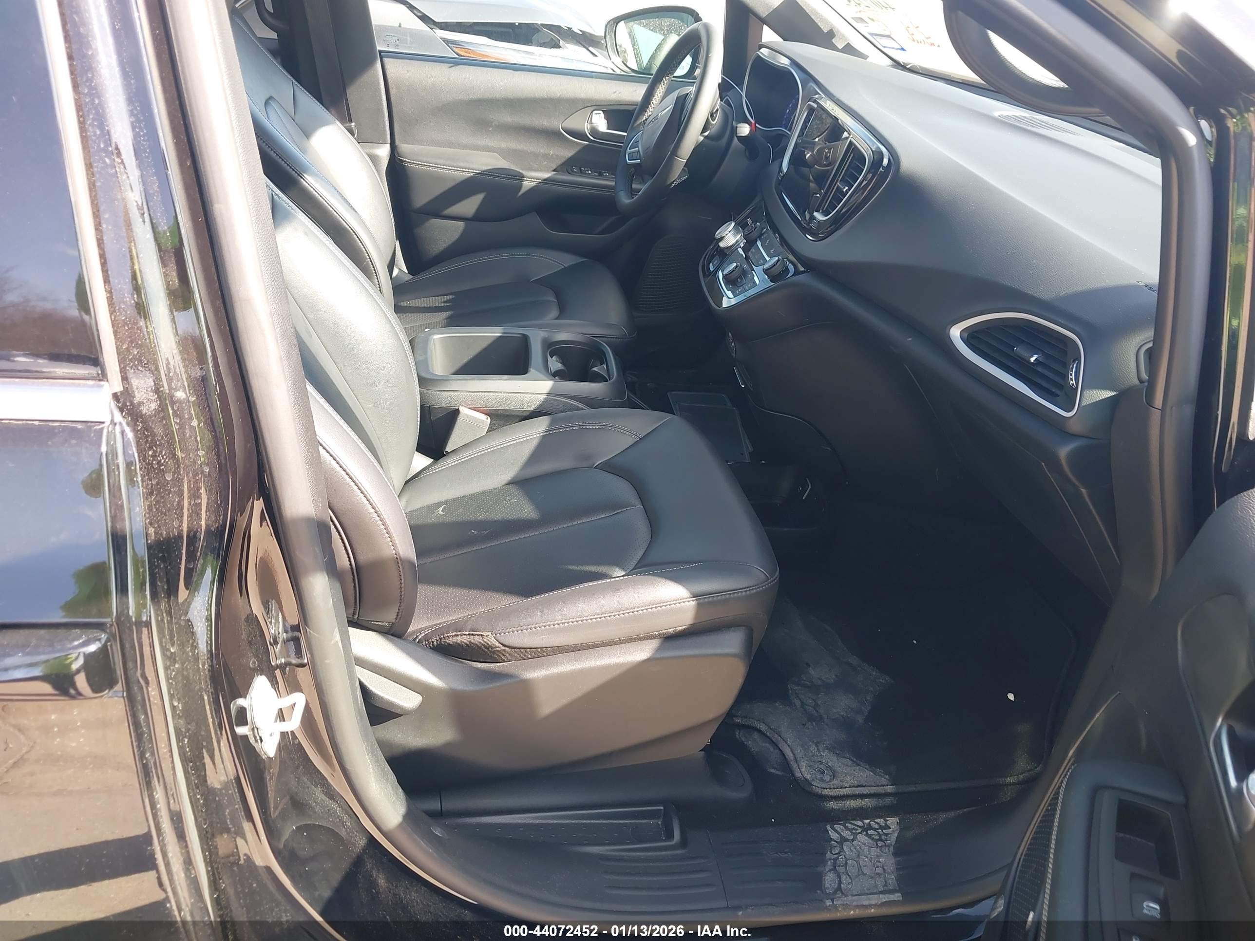 CHRYSLER PACIFICA image 5