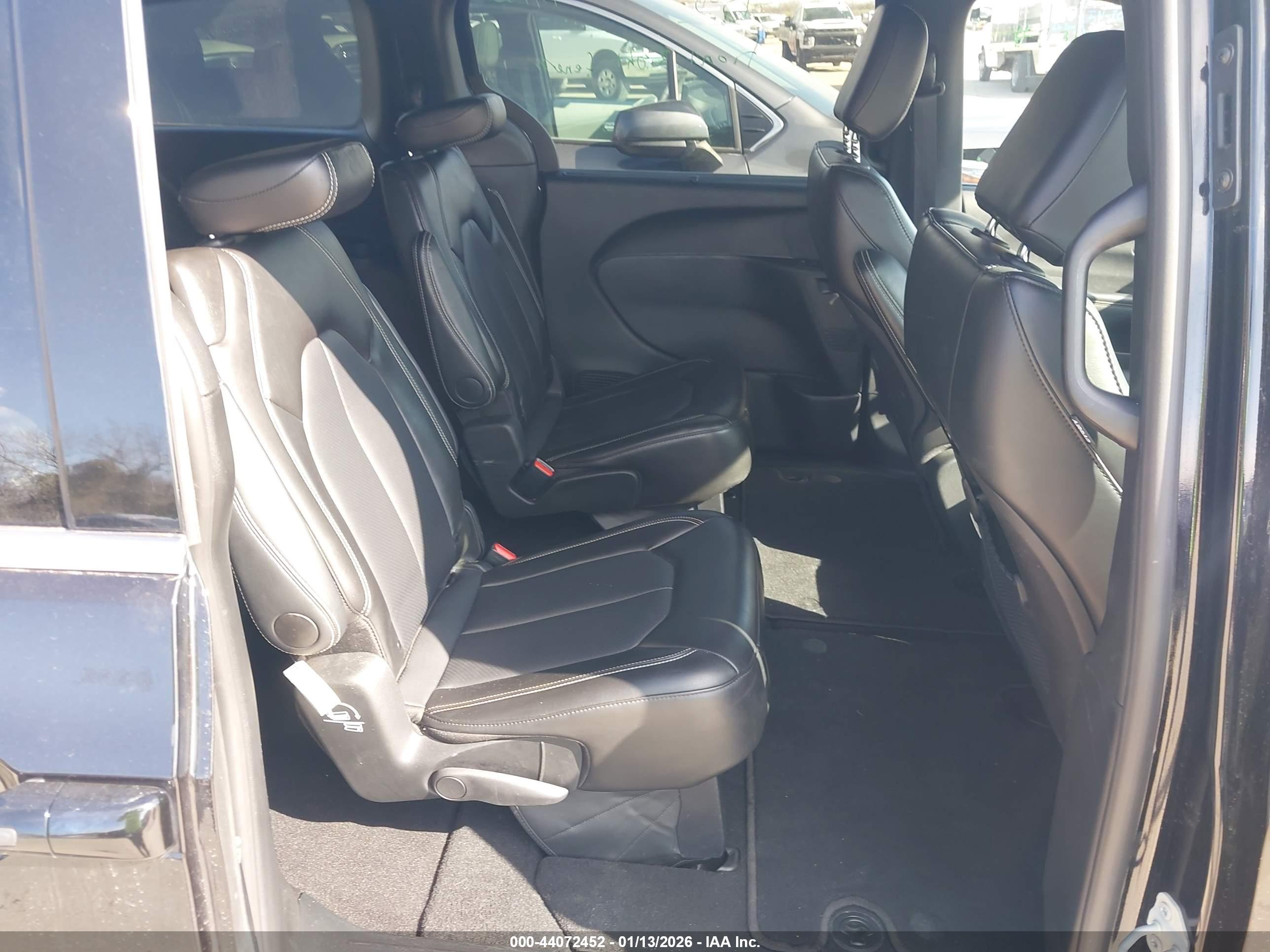 CHRYSLER PACIFICA image 8