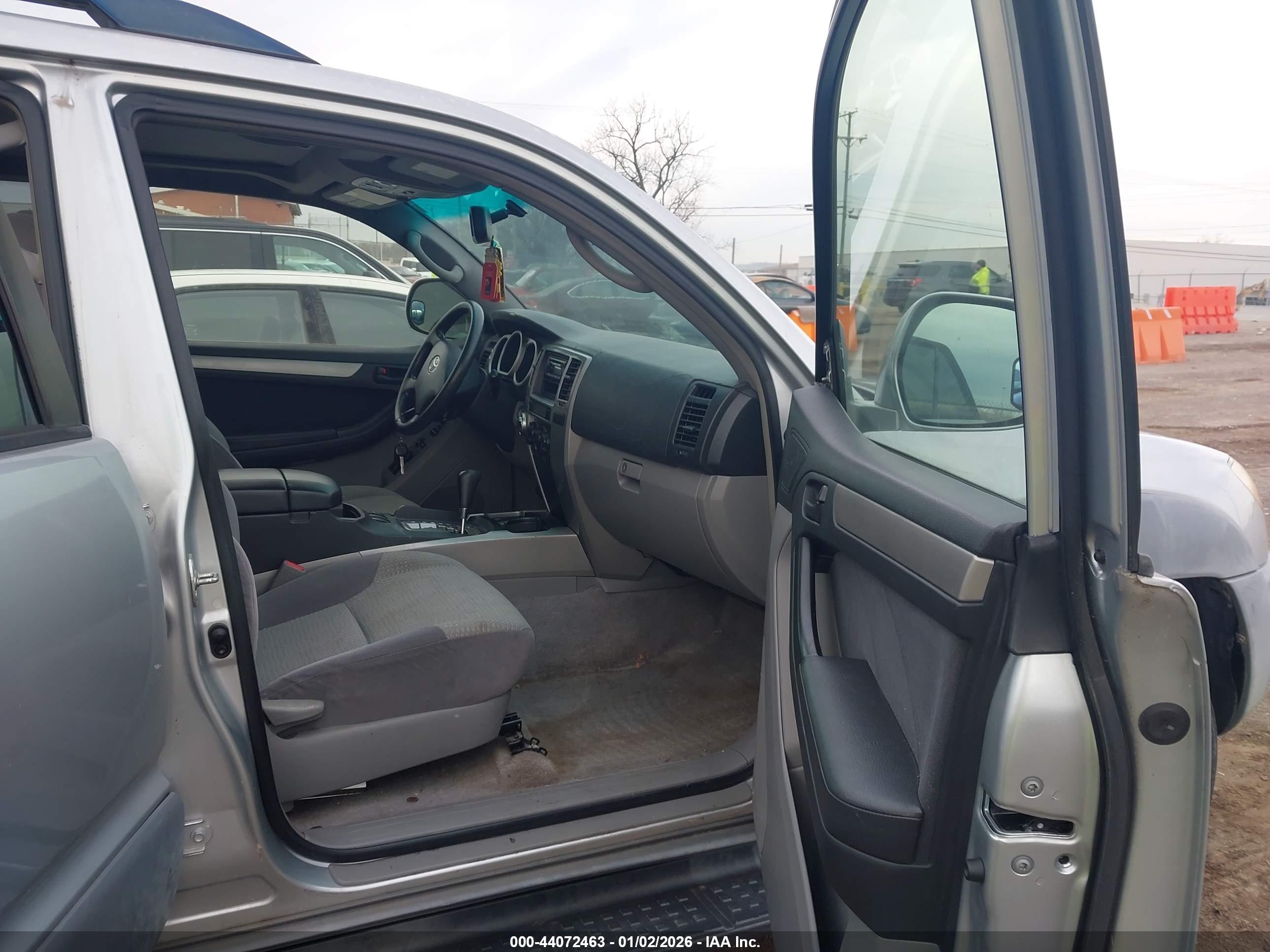 TOYOTA 4RUNNER image 5