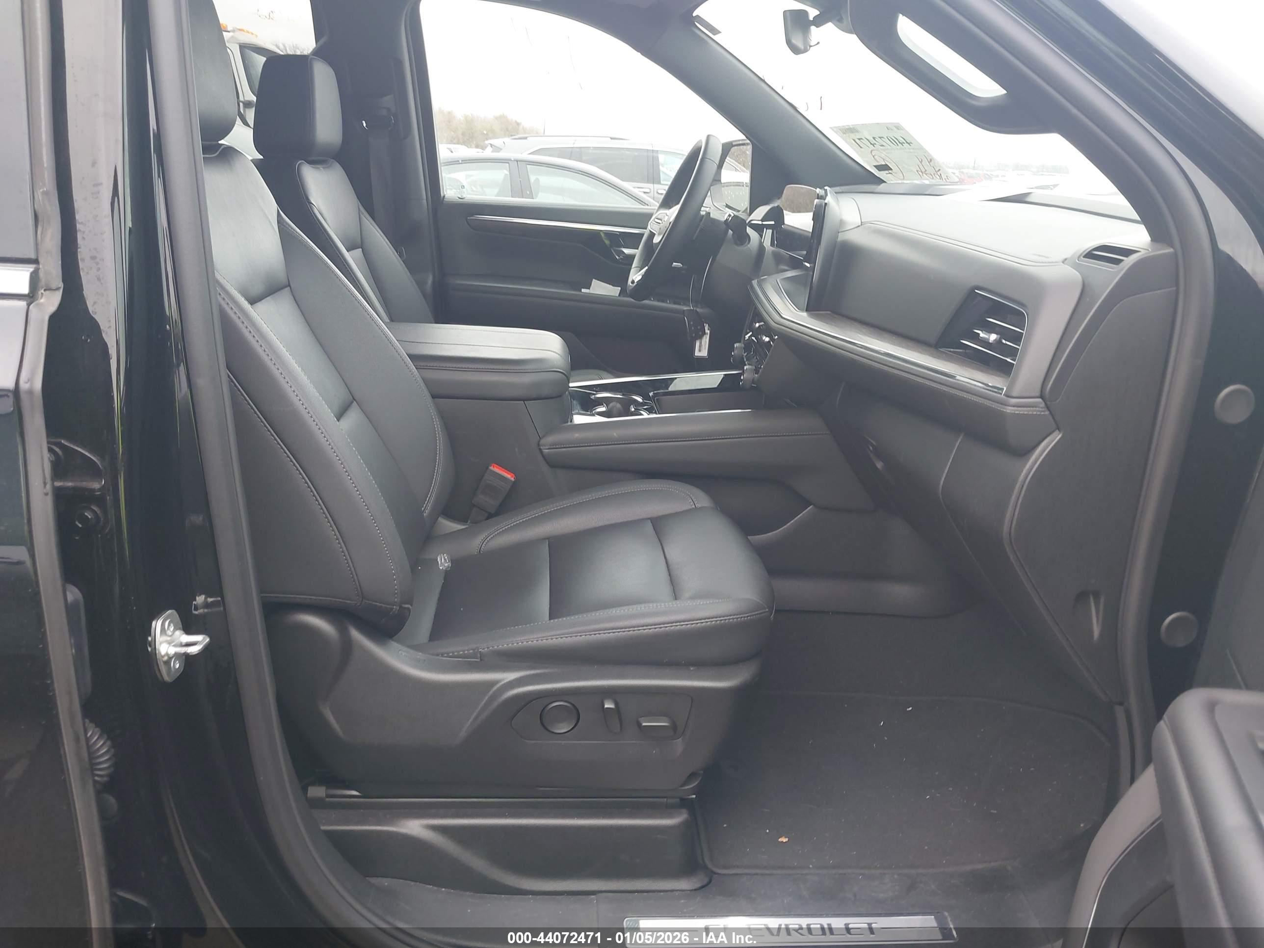 CHEVROLET TAHOE image 5