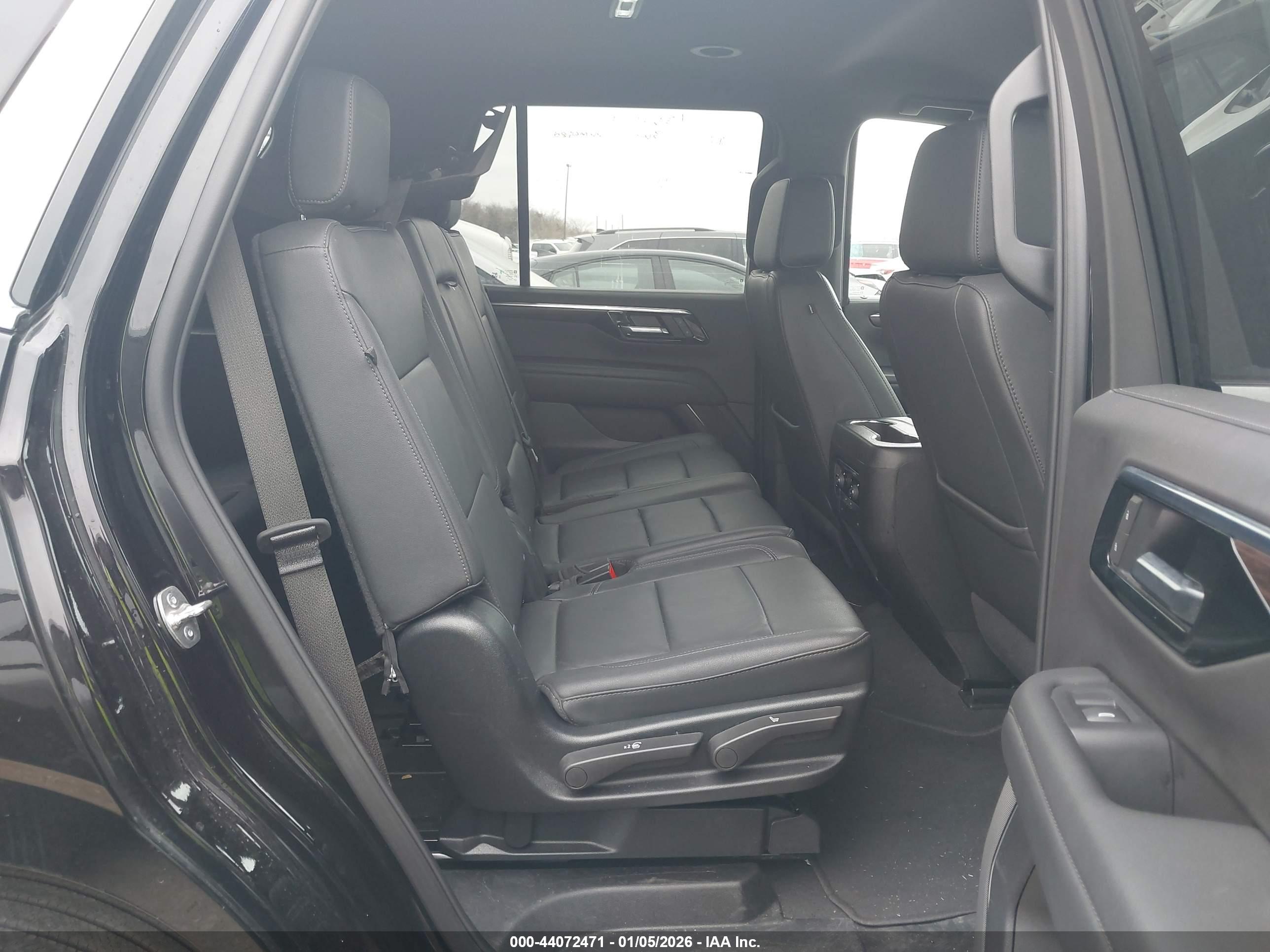 CHEVROLET TAHOE image 8