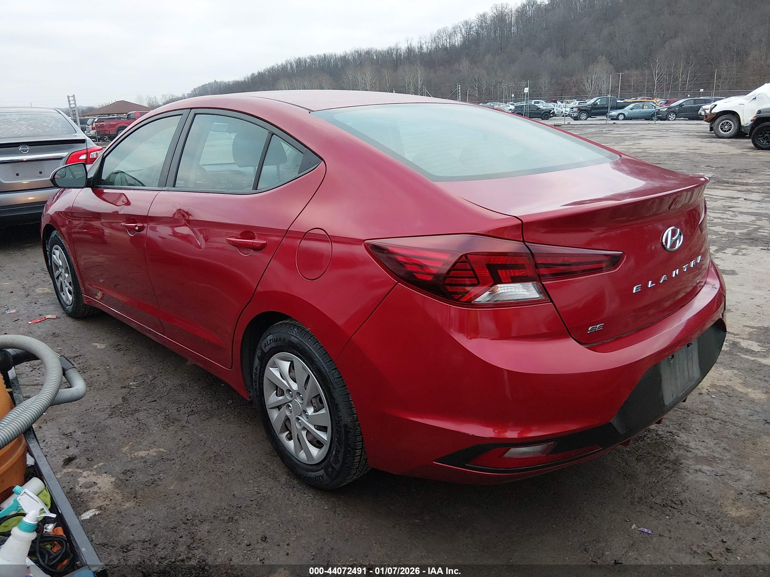 HYUNDAI ELANTRA image 3