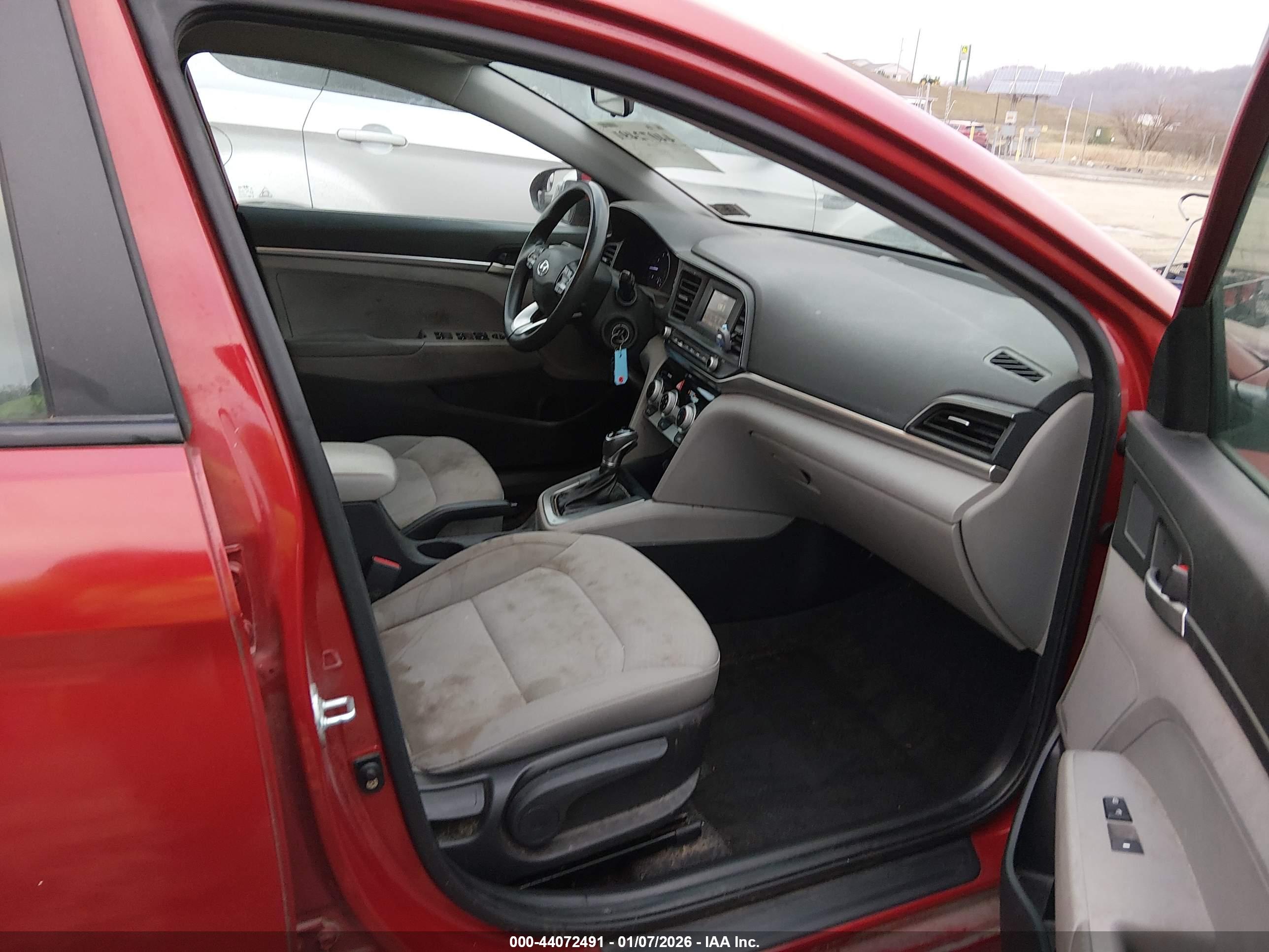 HYUNDAI ELANTRA image 5