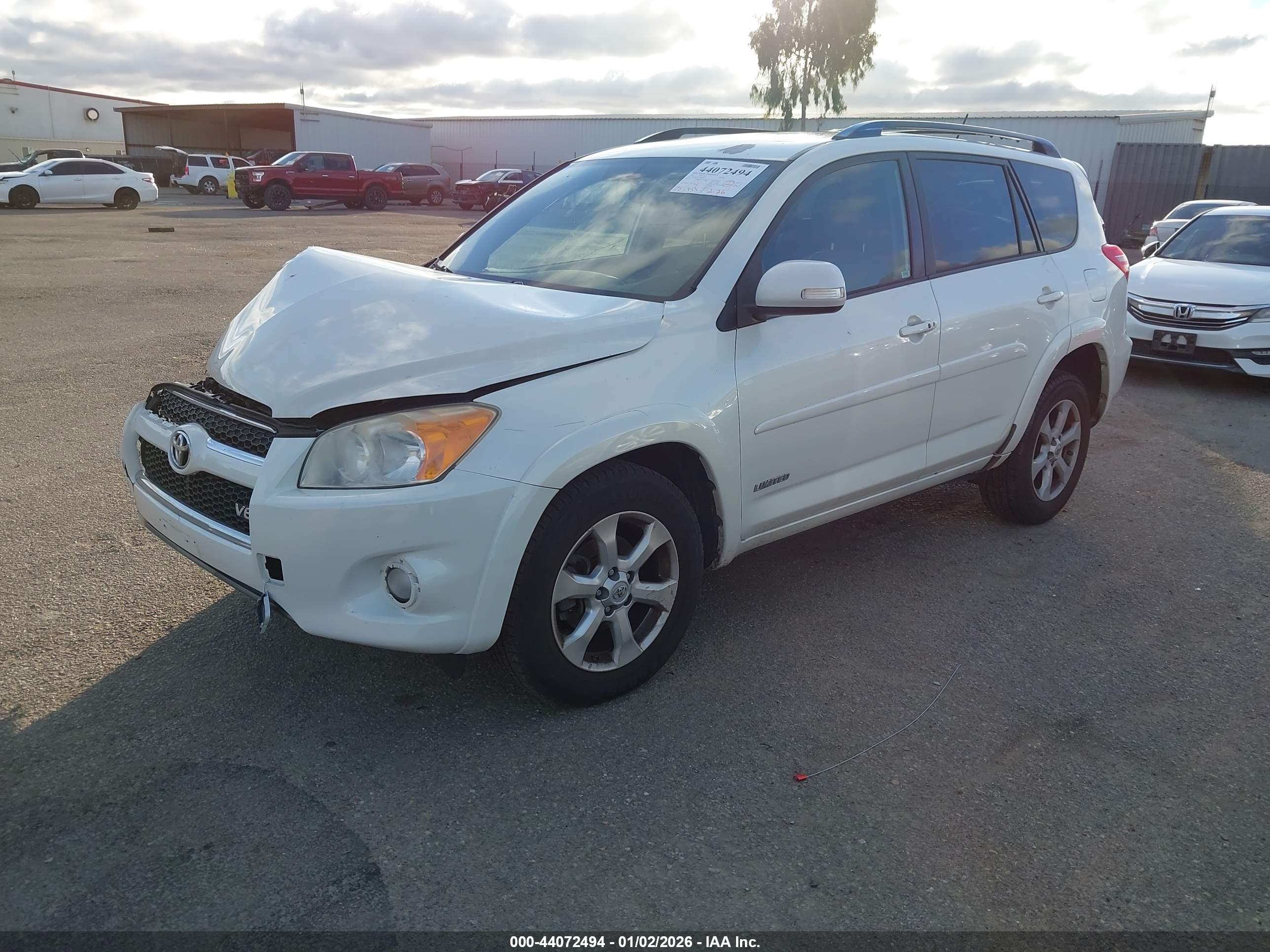TOYOTA RAV4 image 2