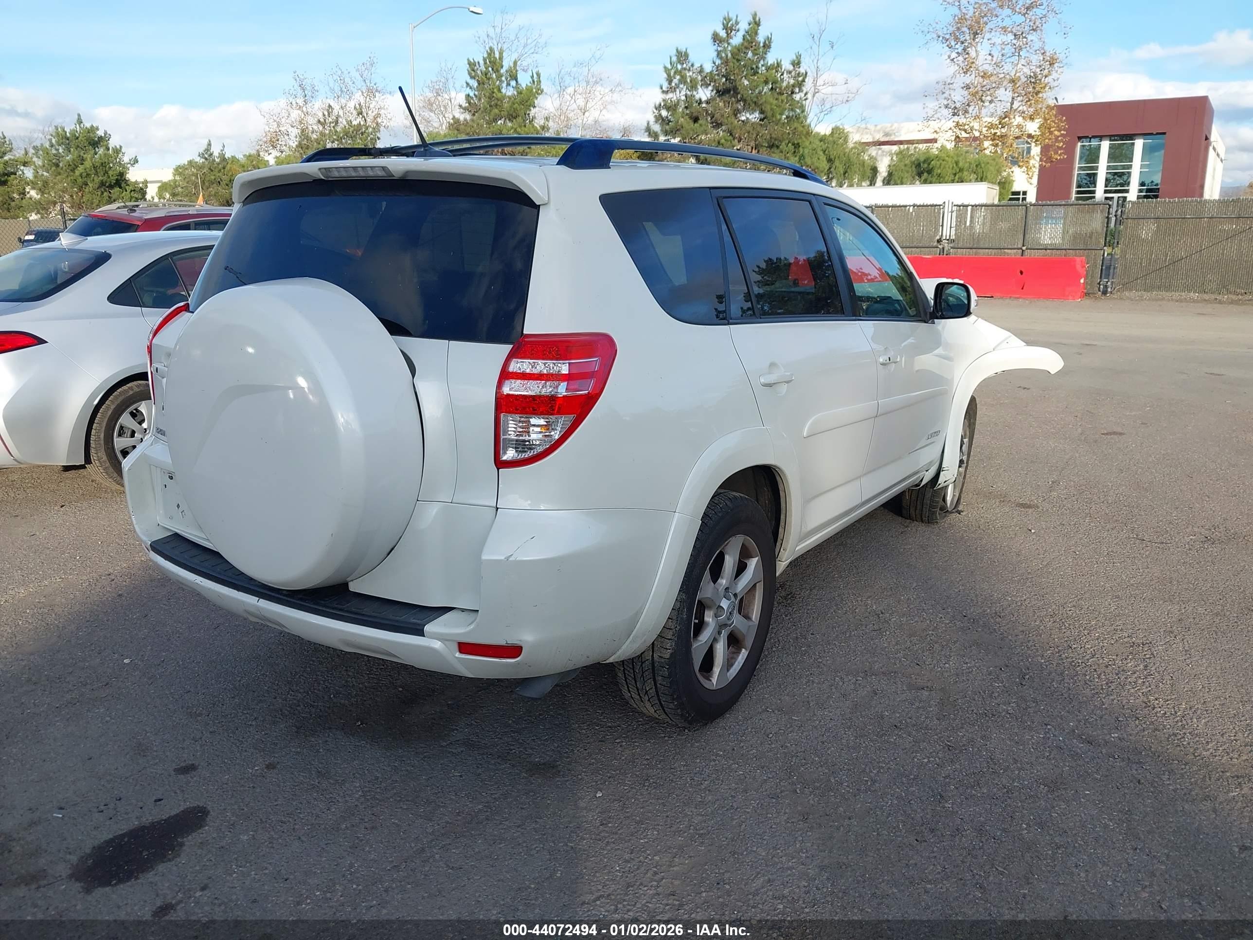 TOYOTA RAV4 image 4