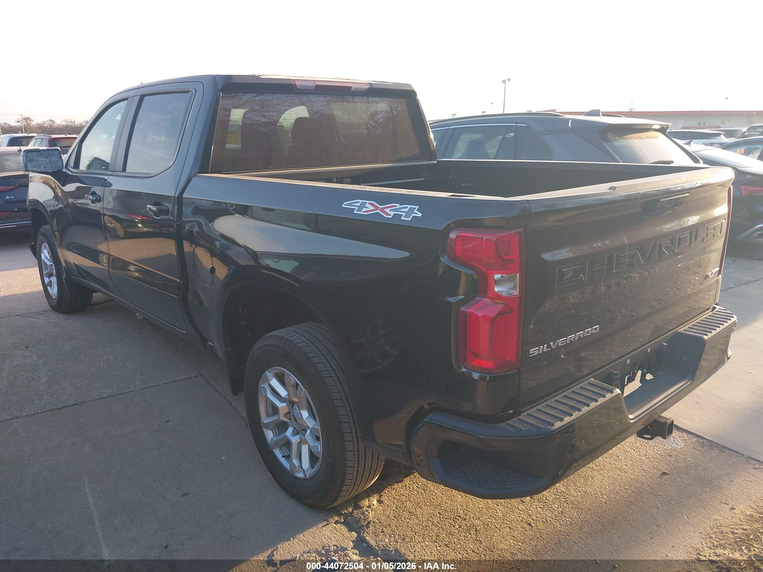 CHEVROLET SILVERADO image 3