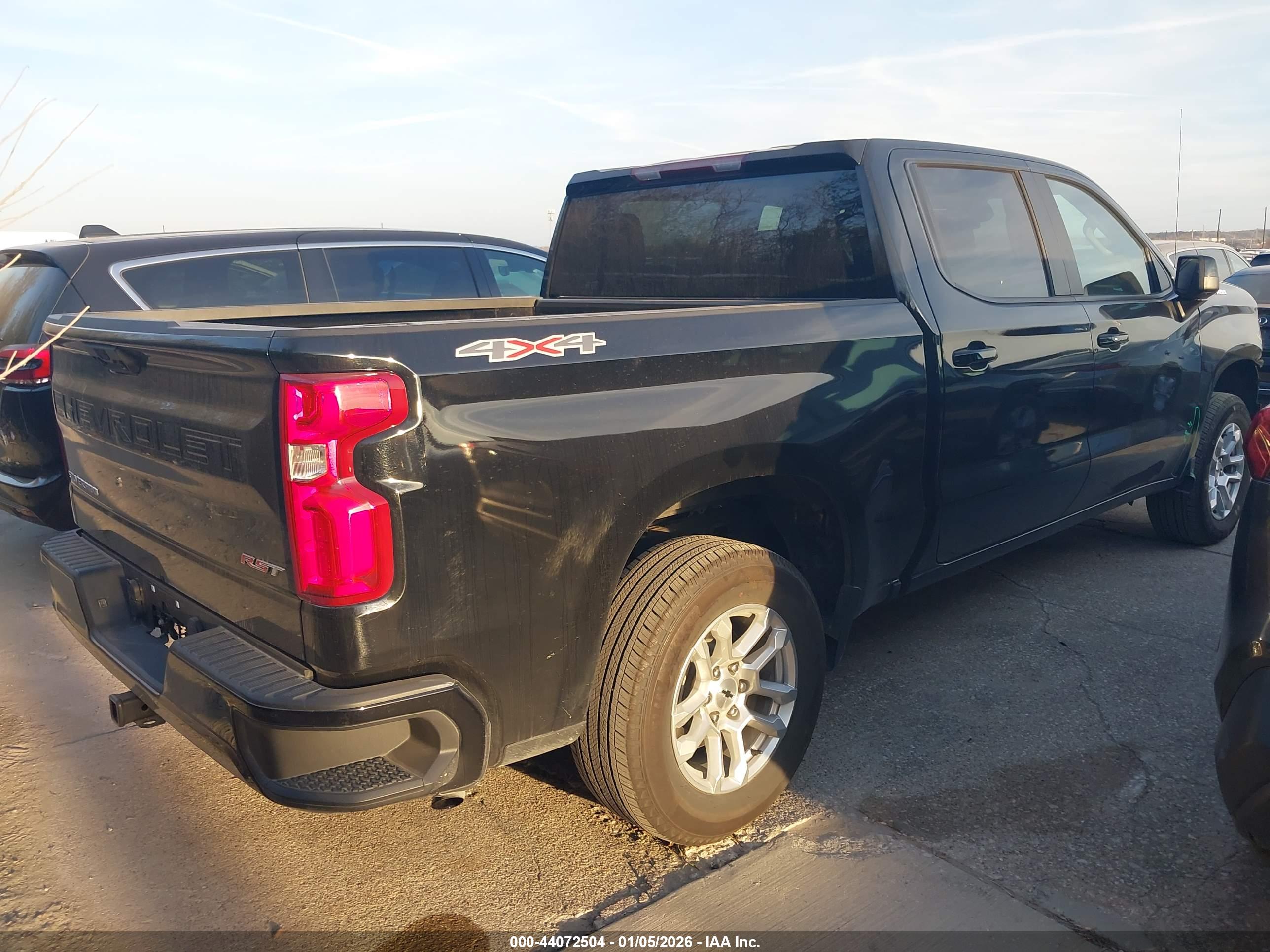 CHEVROLET SILVERADO image 4