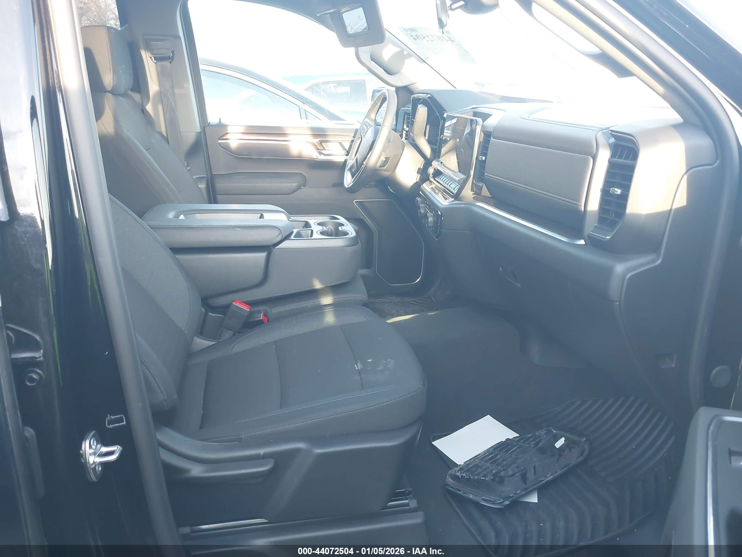CHEVROLET SILVERADO image 5