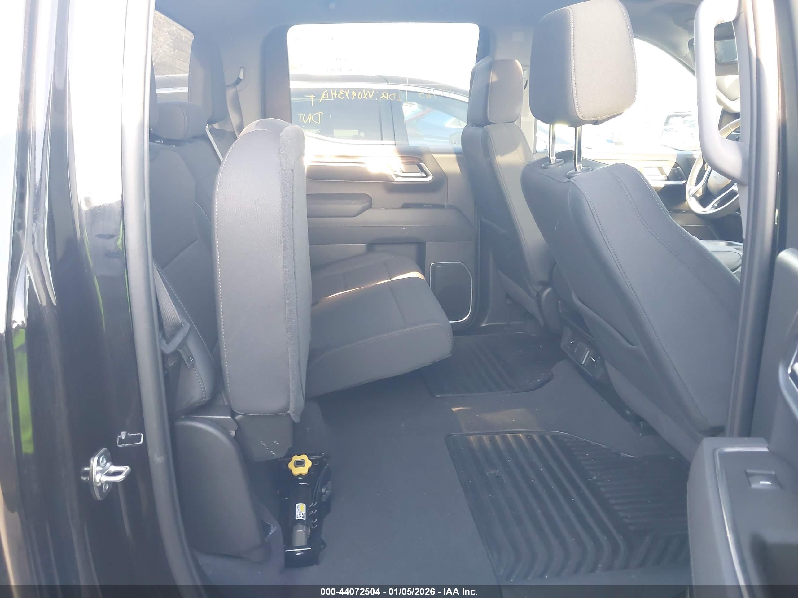 CHEVROLET SILVERADO image 8