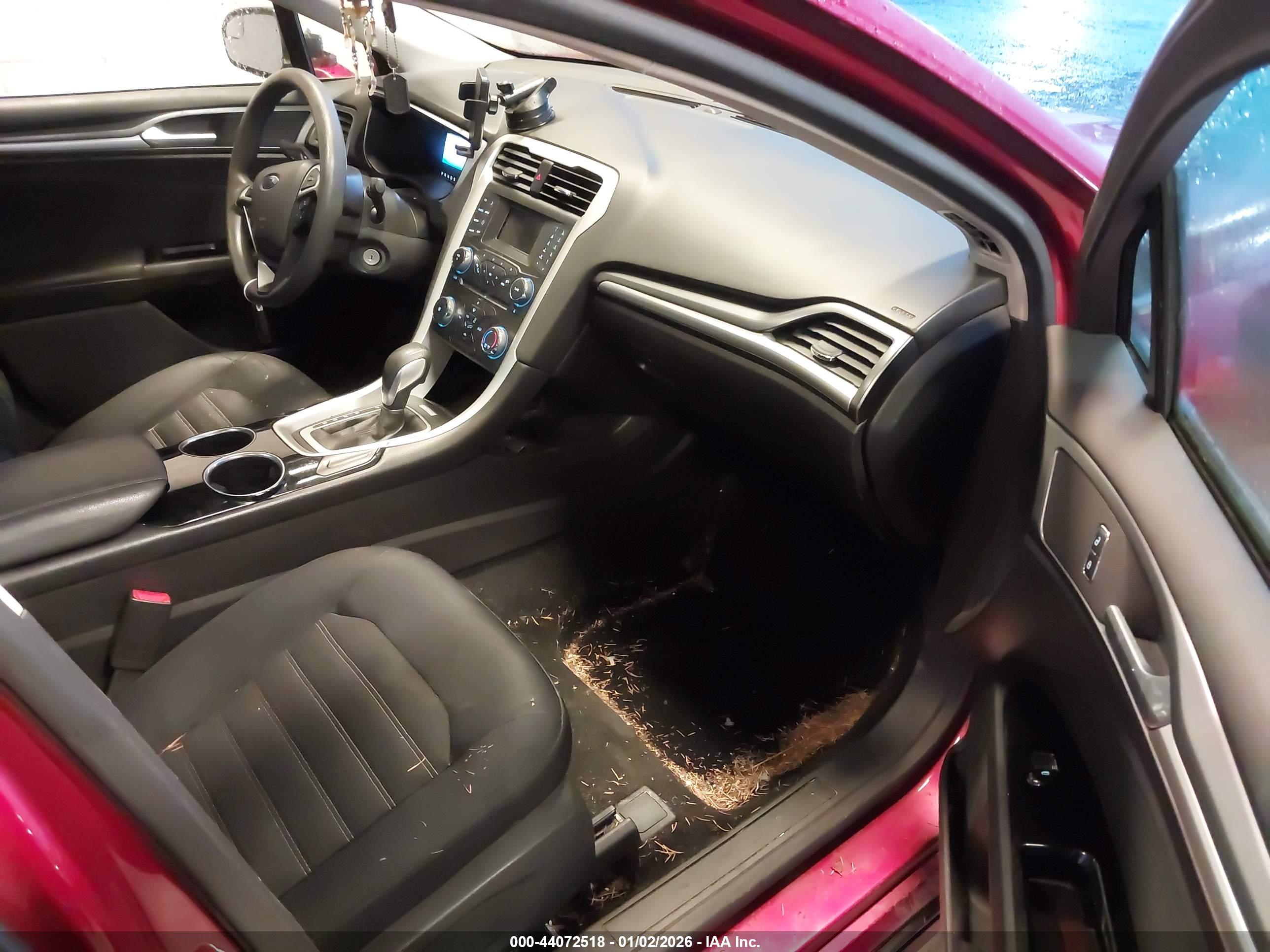 FORD FUSION image 5