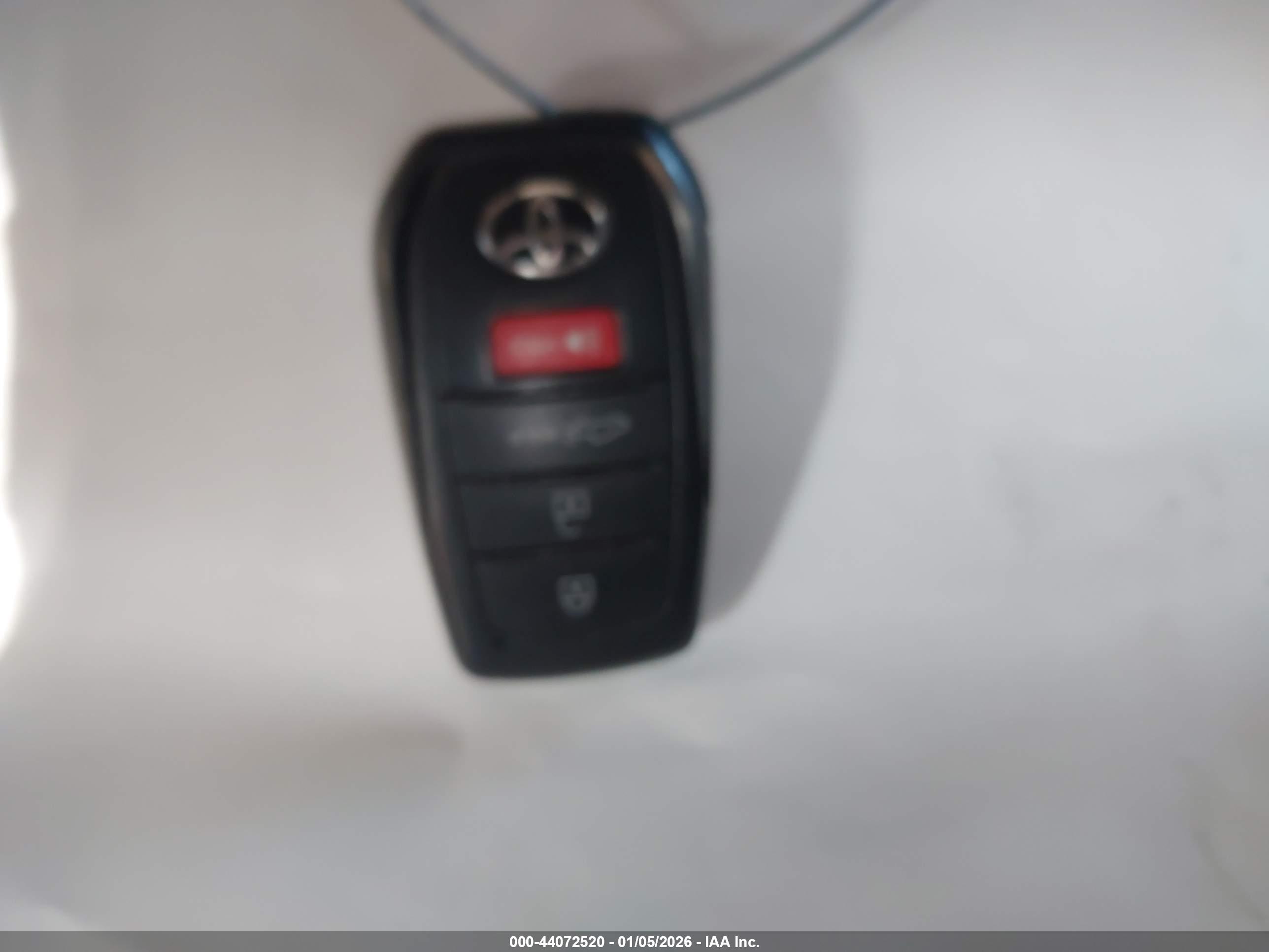 TOYOTA TUNDRA image 11