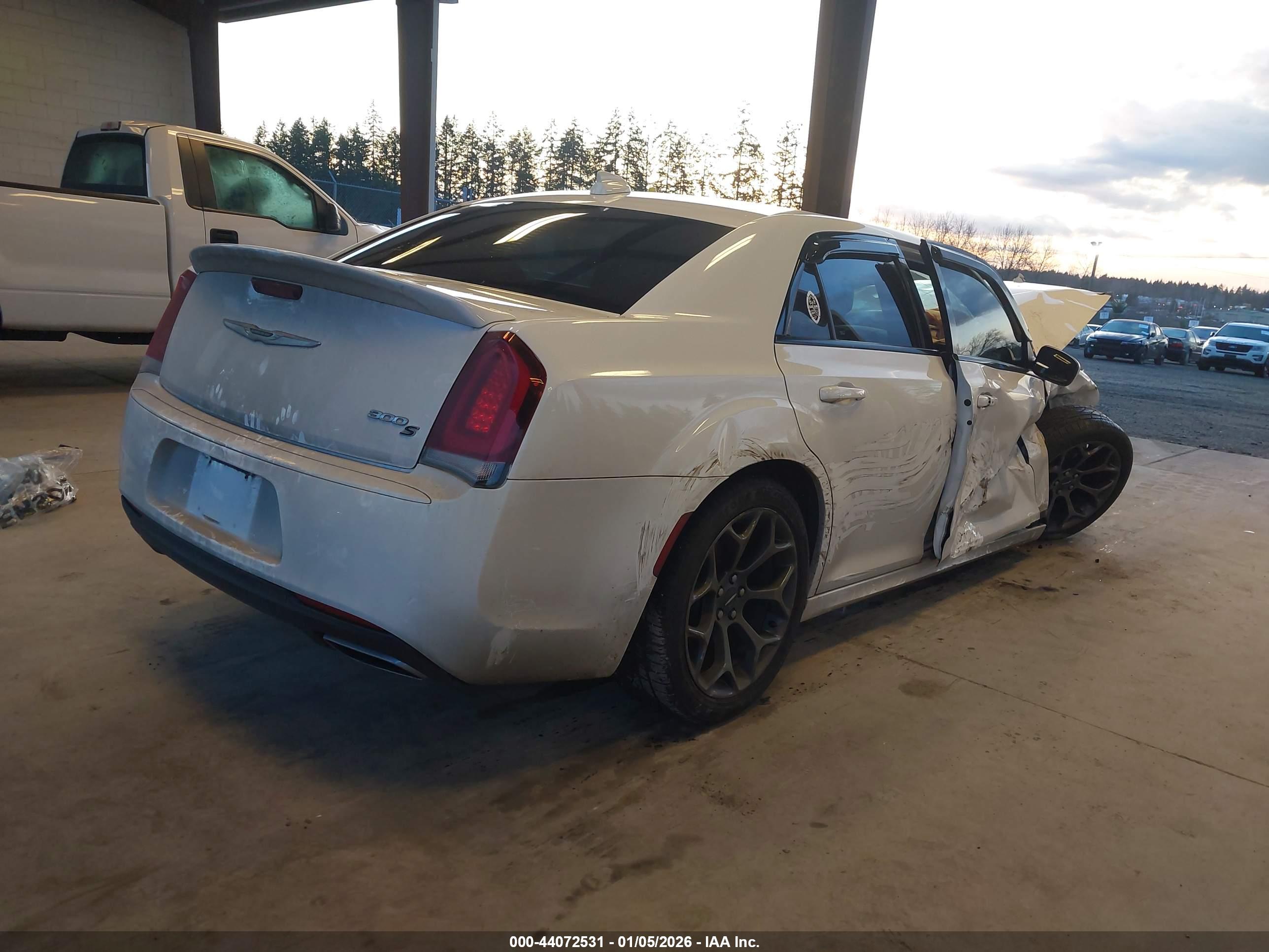 CHRYSLER 300 image 4