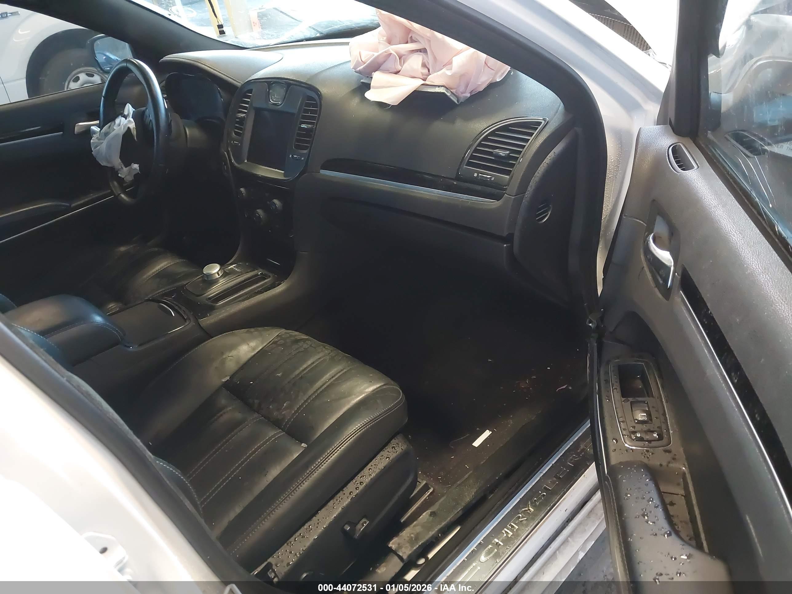 CHRYSLER 300 image 5