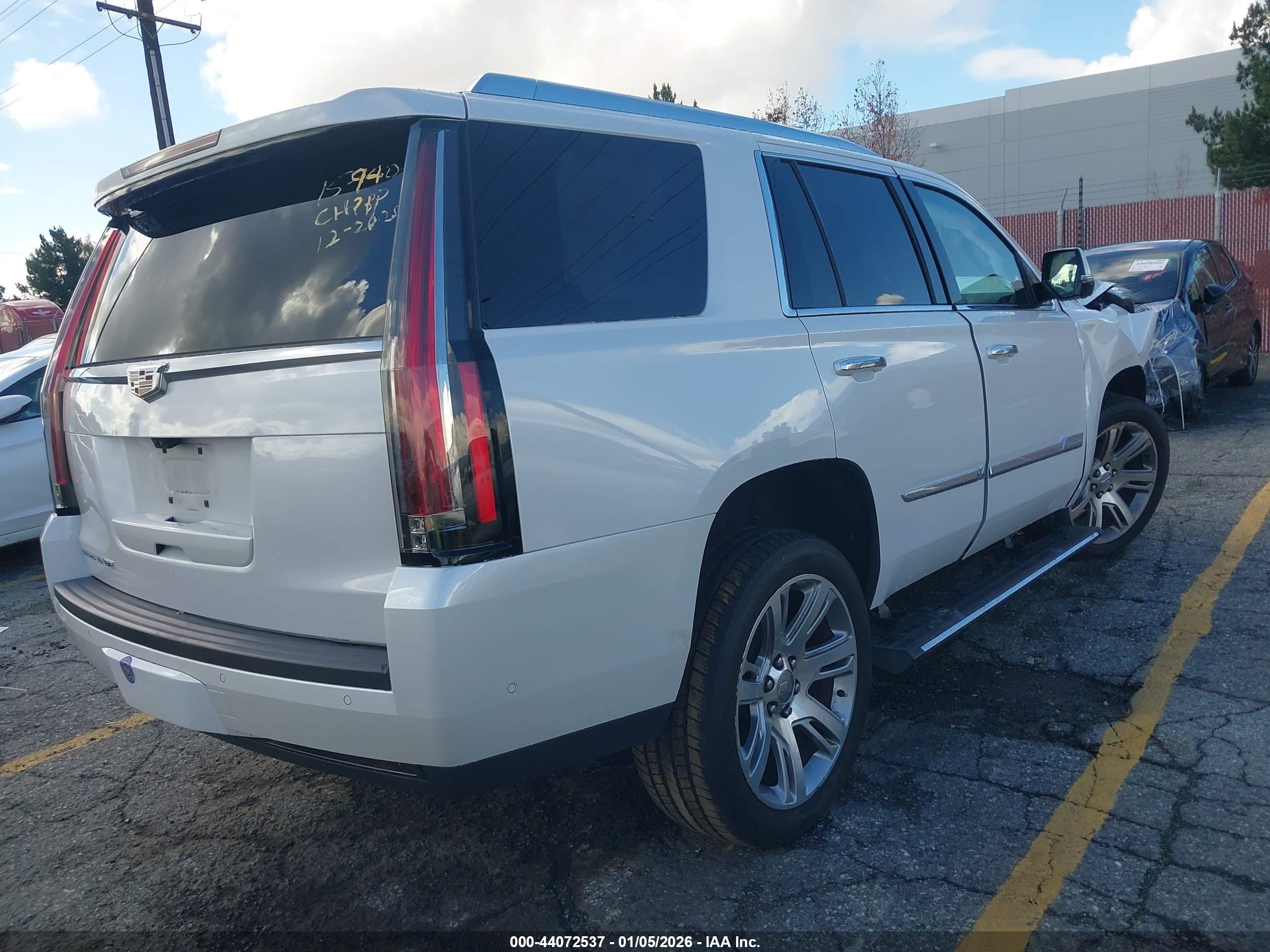 CADILLAC ESCALADE image 4