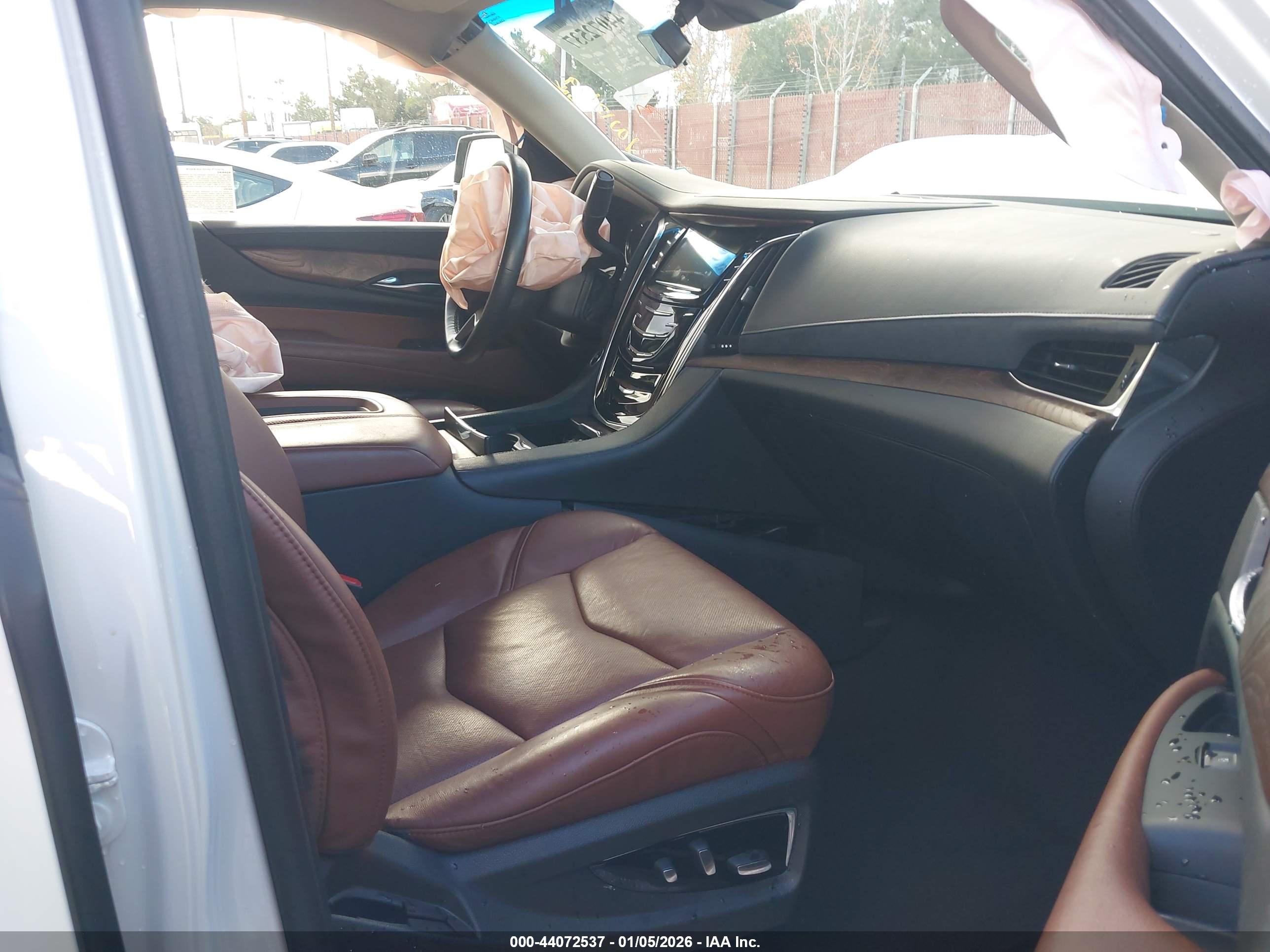 CADILLAC ESCALADE image 5