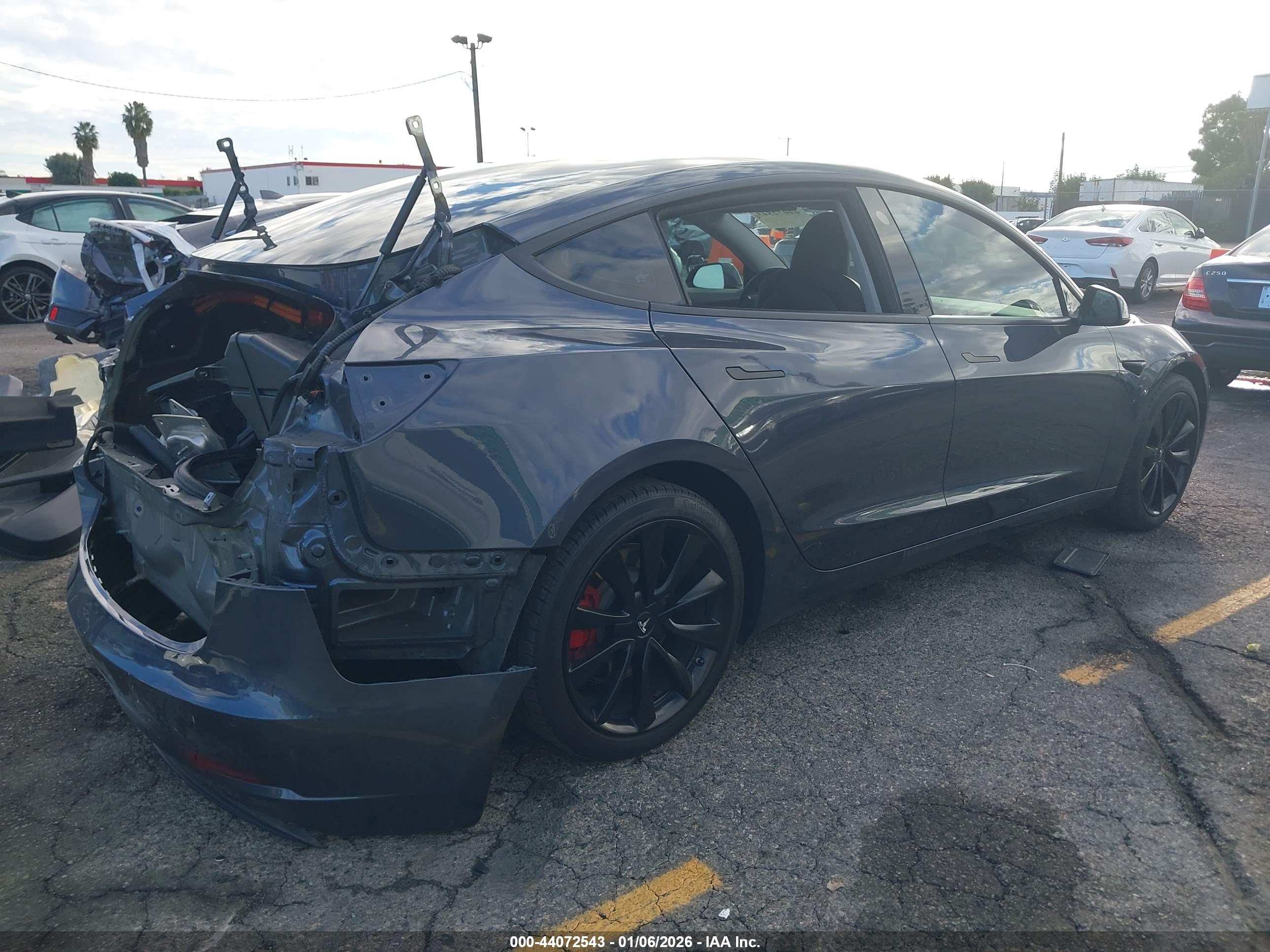 TESLA MODEL image 4